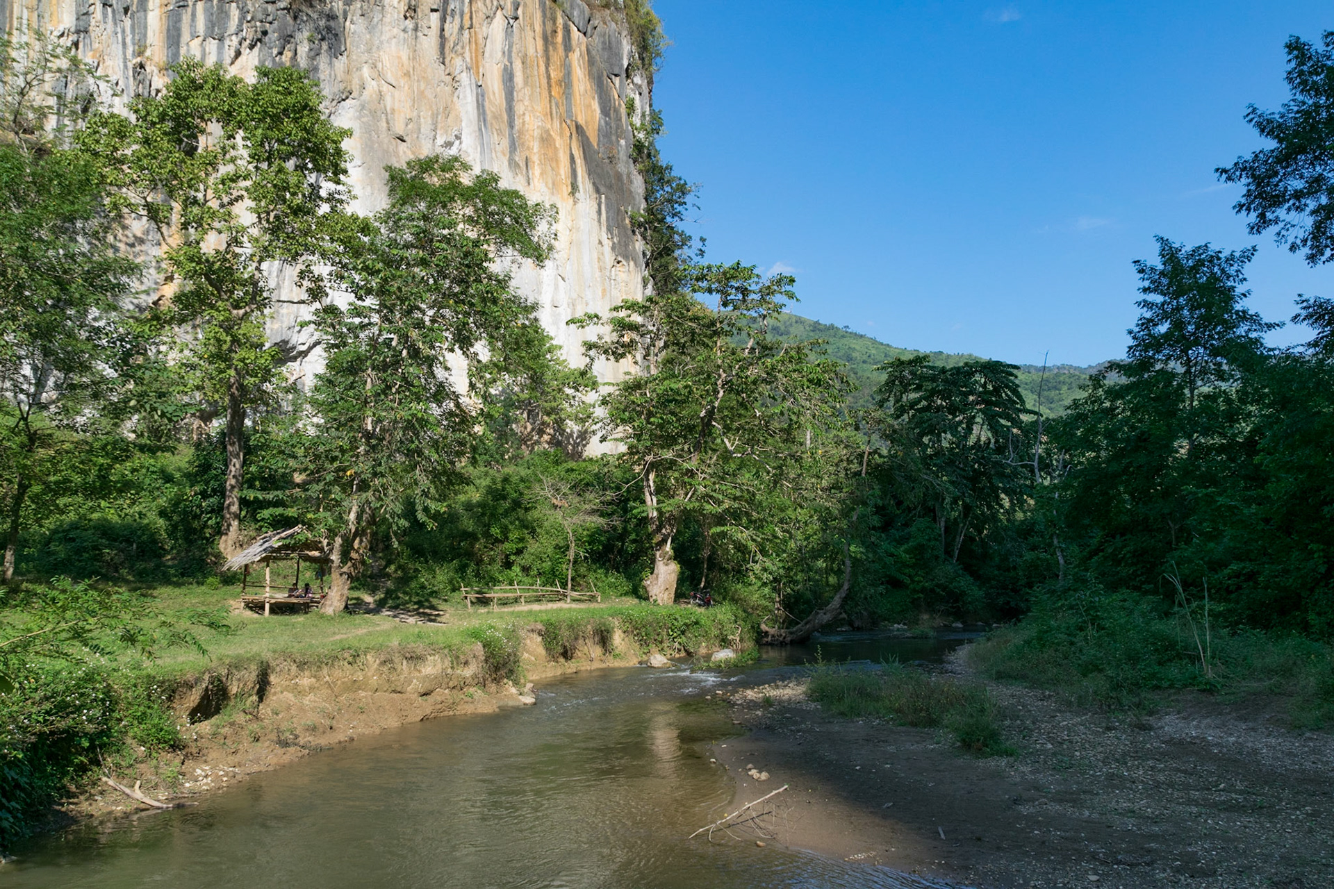 Approach to Pha Tok Cave