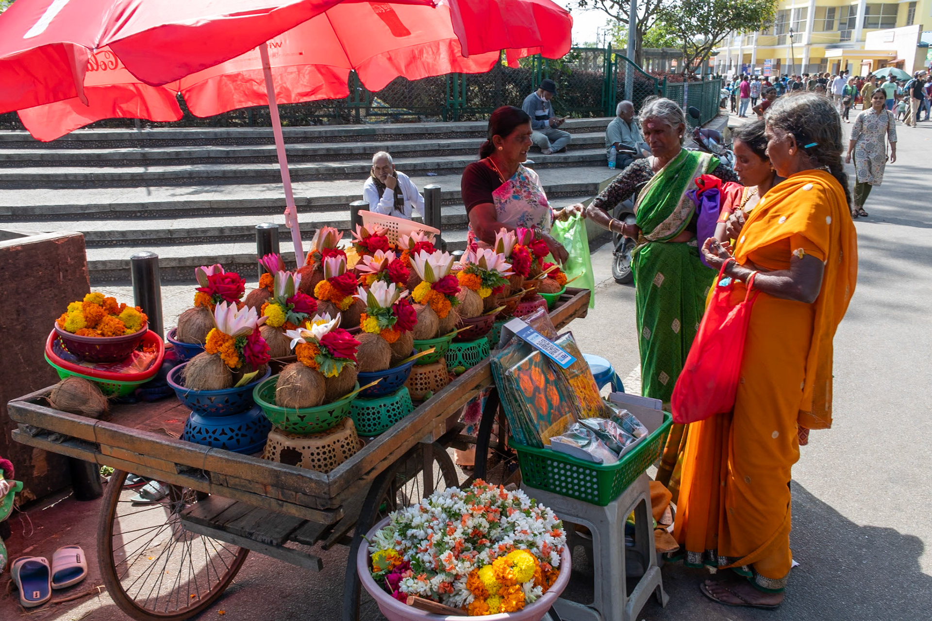 Garland sellers, Sri Chamundeshwari Temple, Mysuru