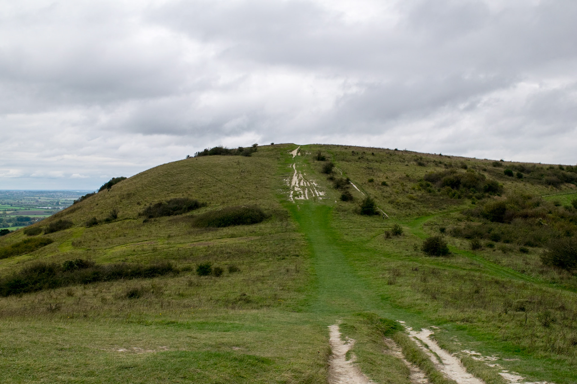 Approaching Beacon Hill, near Ivinghoe