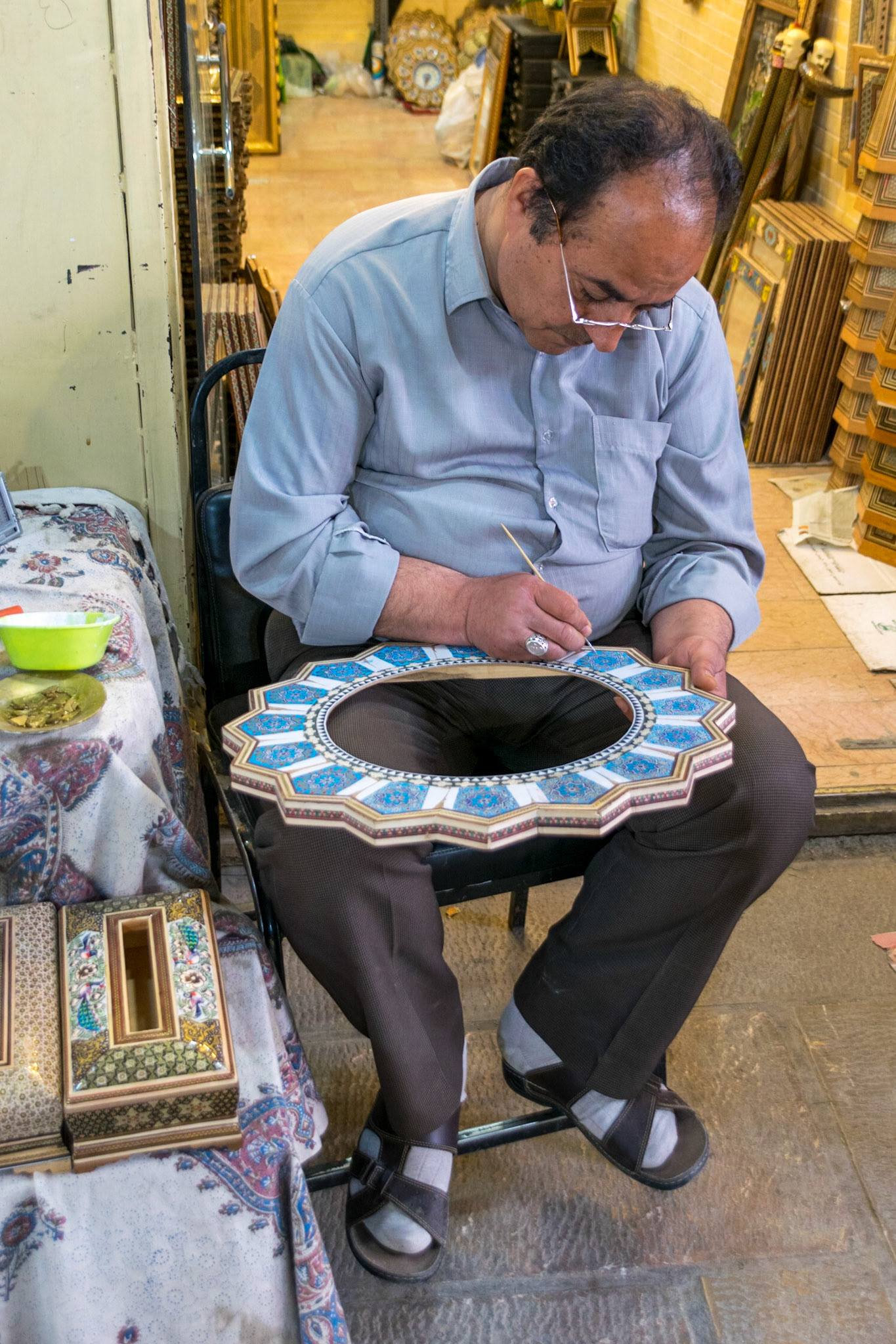 Skilled painter, Isfahan, Iran