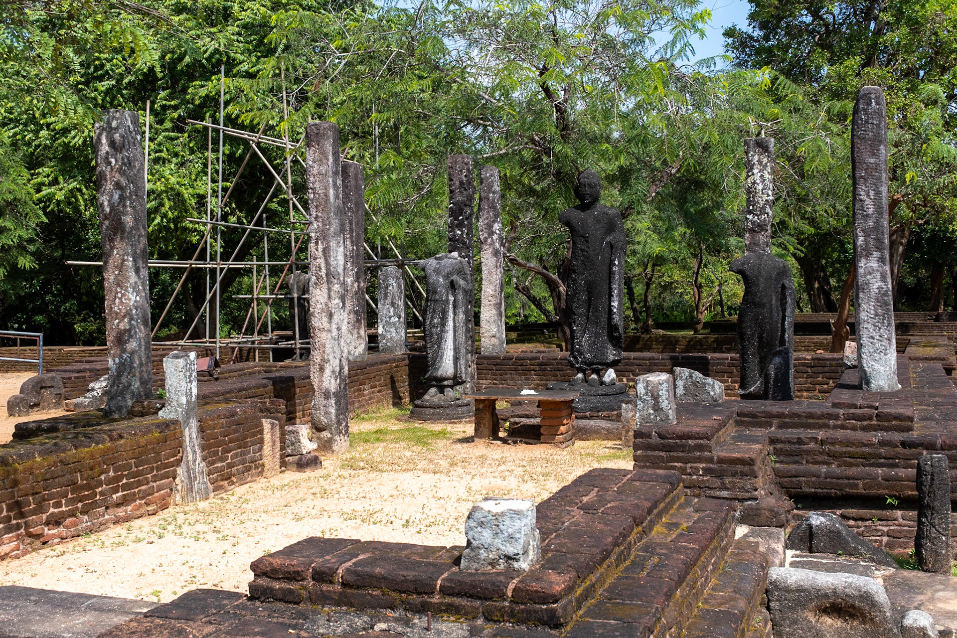 Menik Vihara, Polonnaruwa