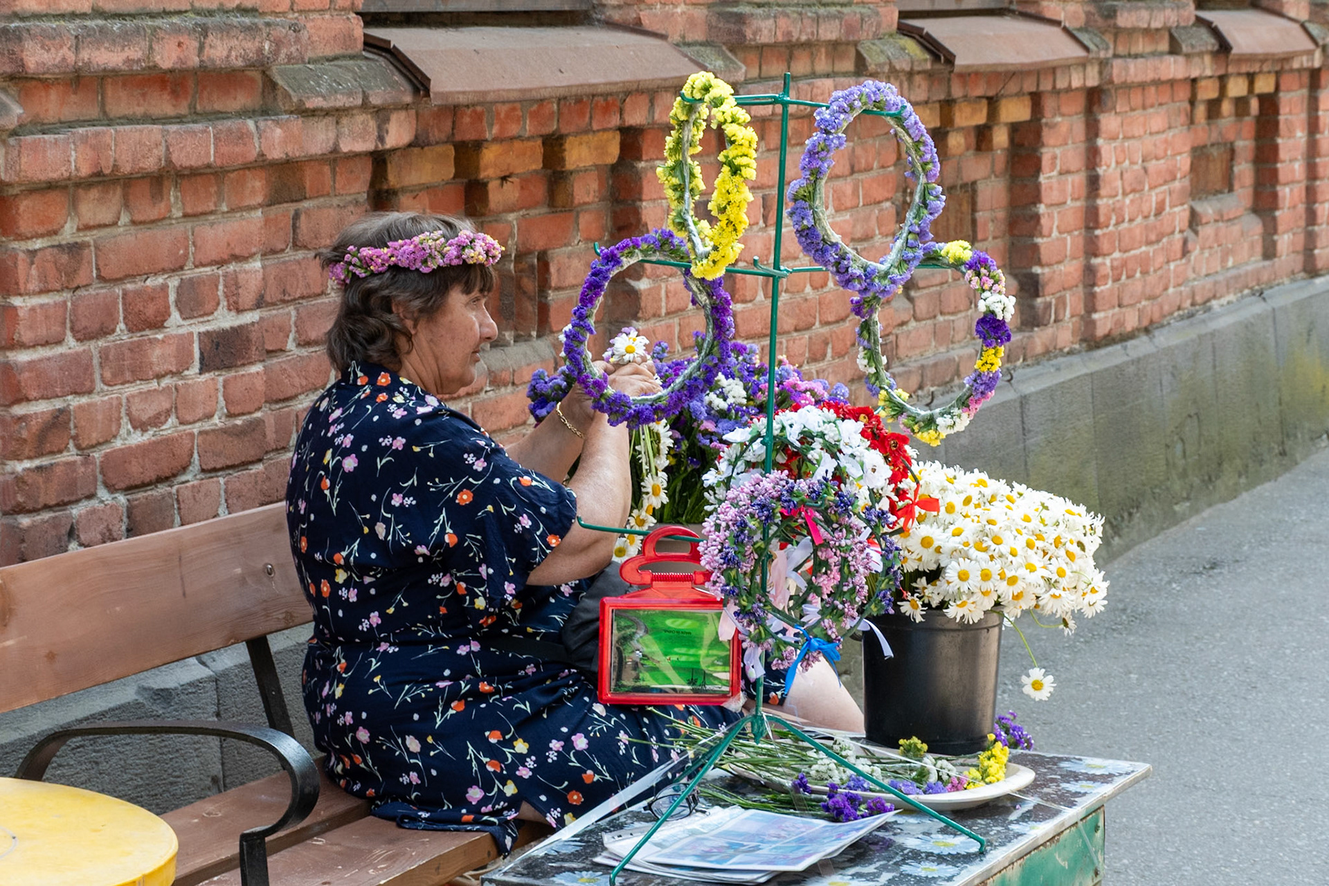 Garland maker, Tbilisi, Georgia