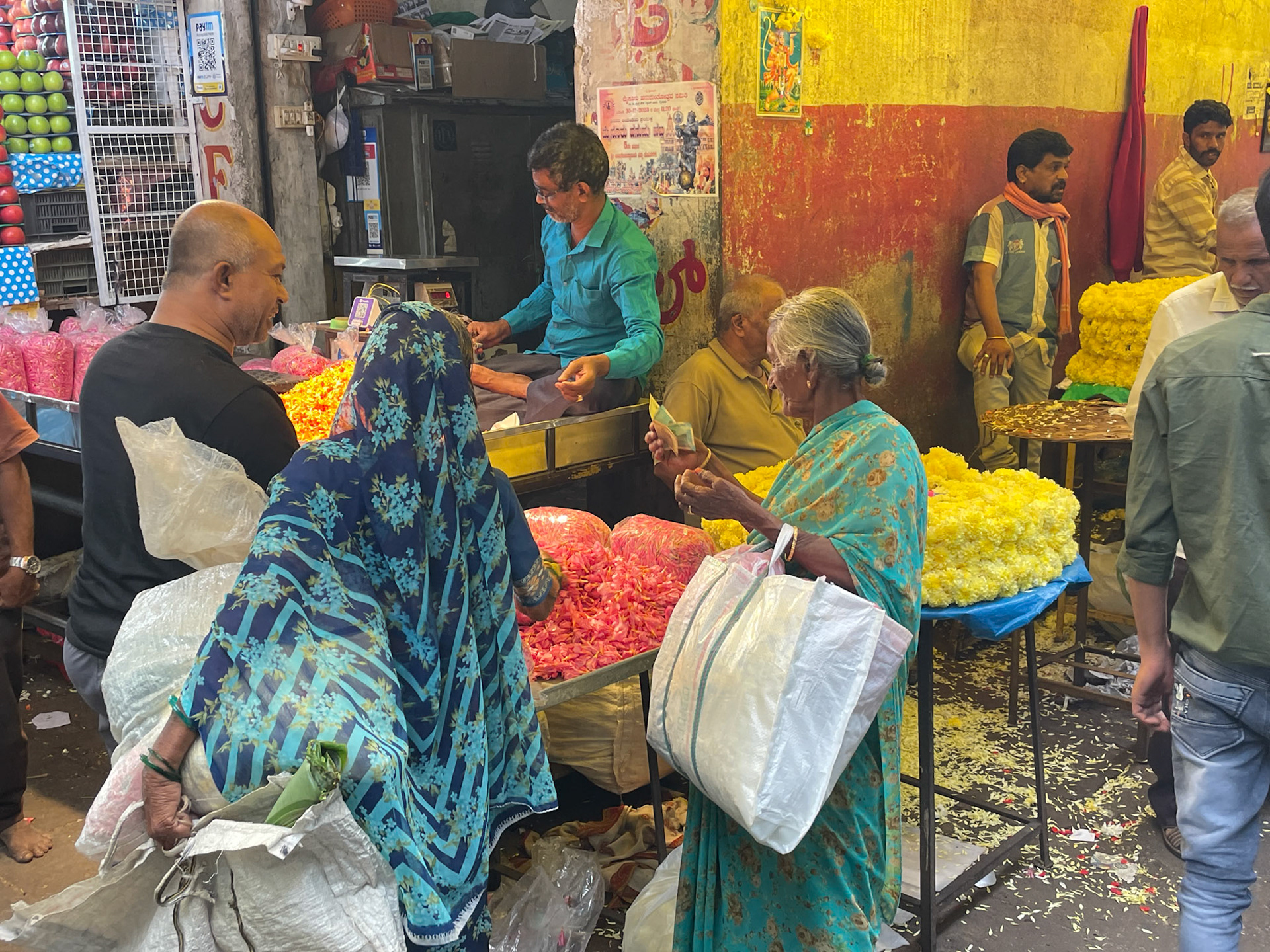 Flower sellers, Devaraja Market, Mysuru