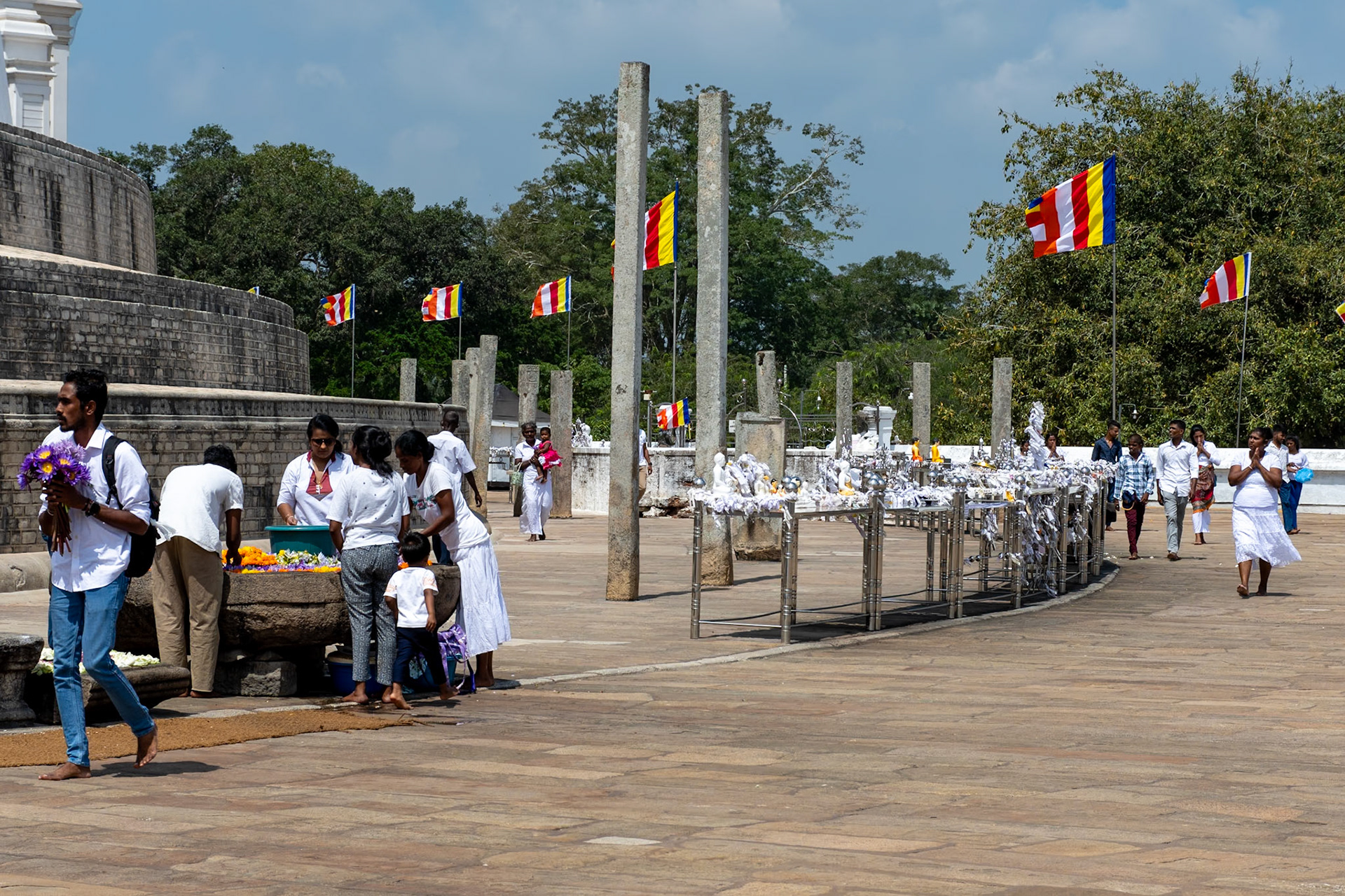 Worshippers, Ruwanweli Maha Seya, Anuradhapura