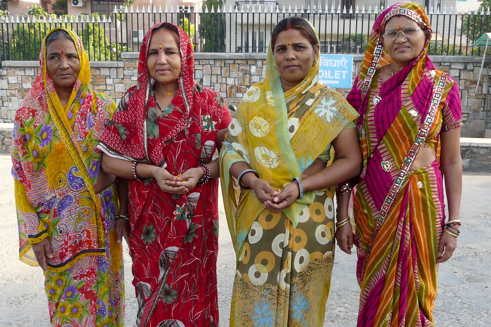 Ladies in colourful saries, Jaipur, India