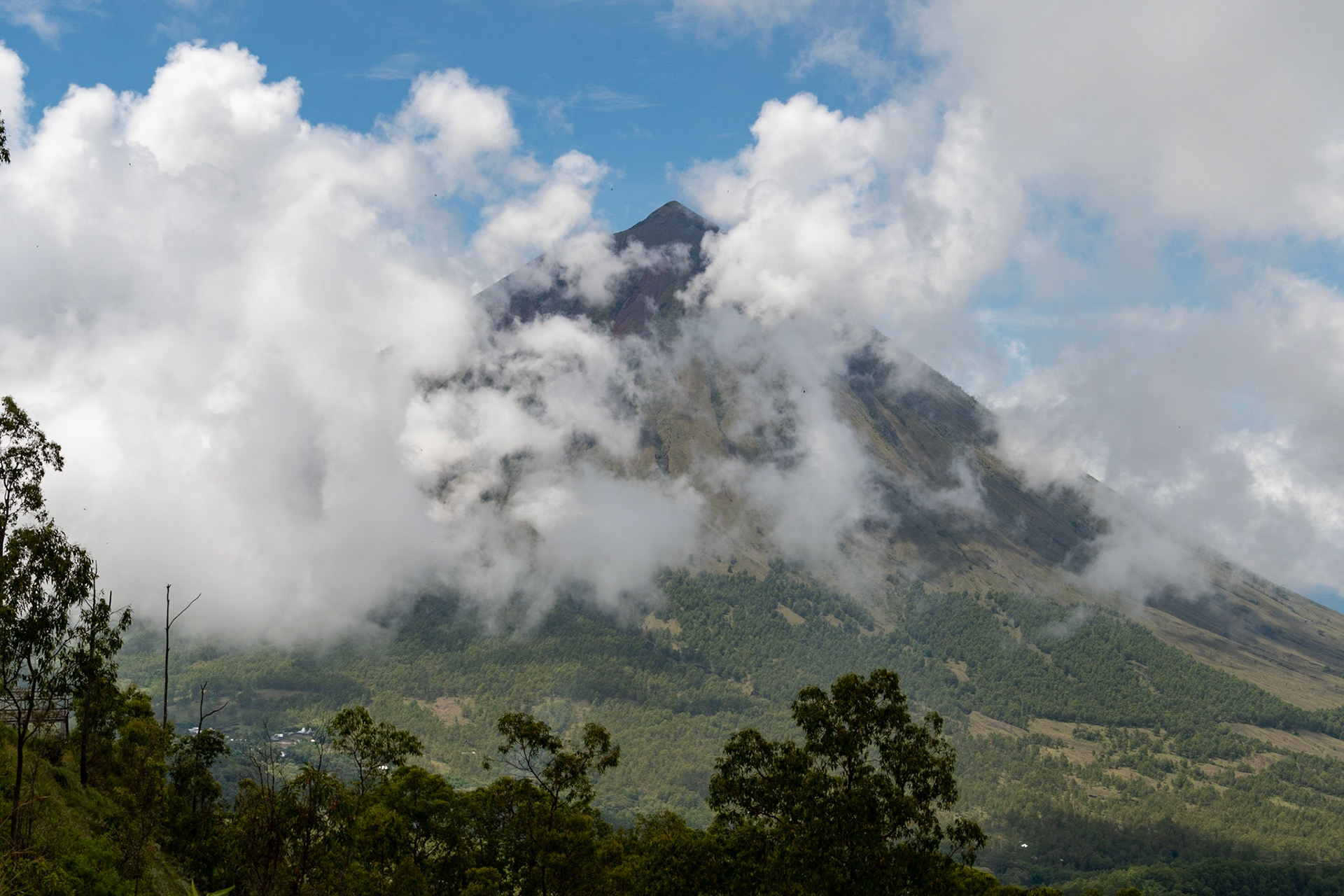 Inerie volcano from Wolobobo