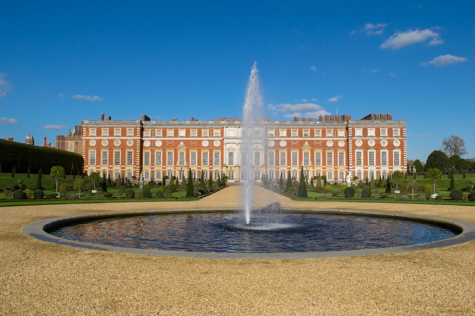 Hampton Court Palace (16-18th Century CE)