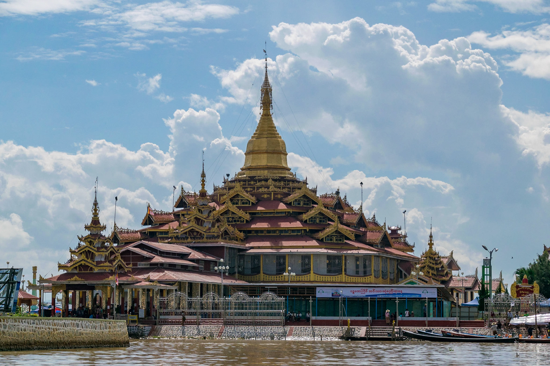 Phaung Daw U Pagoda, Inle Lake