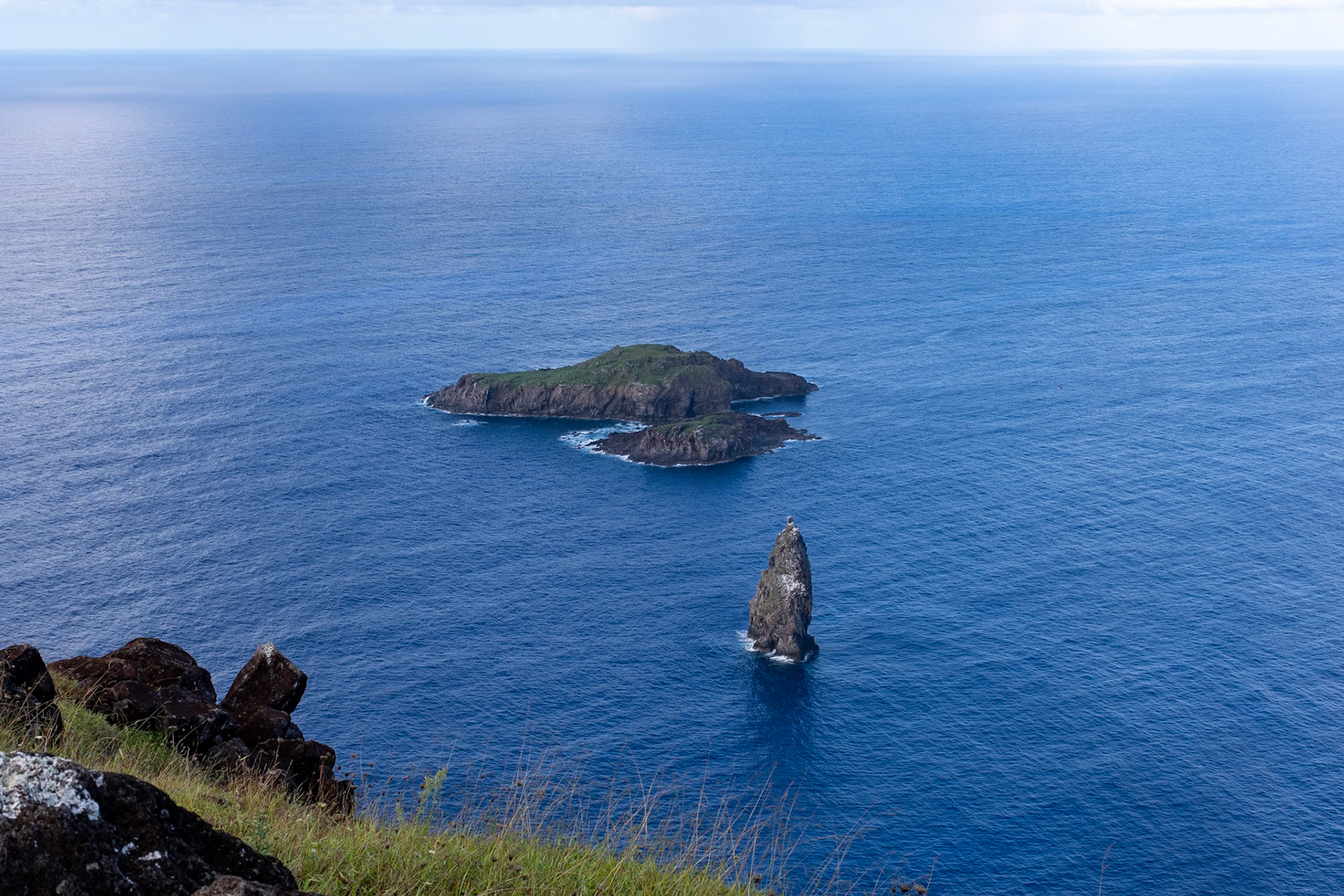 Moto Nui Islet (route of birdman competition), Orongo, Chile