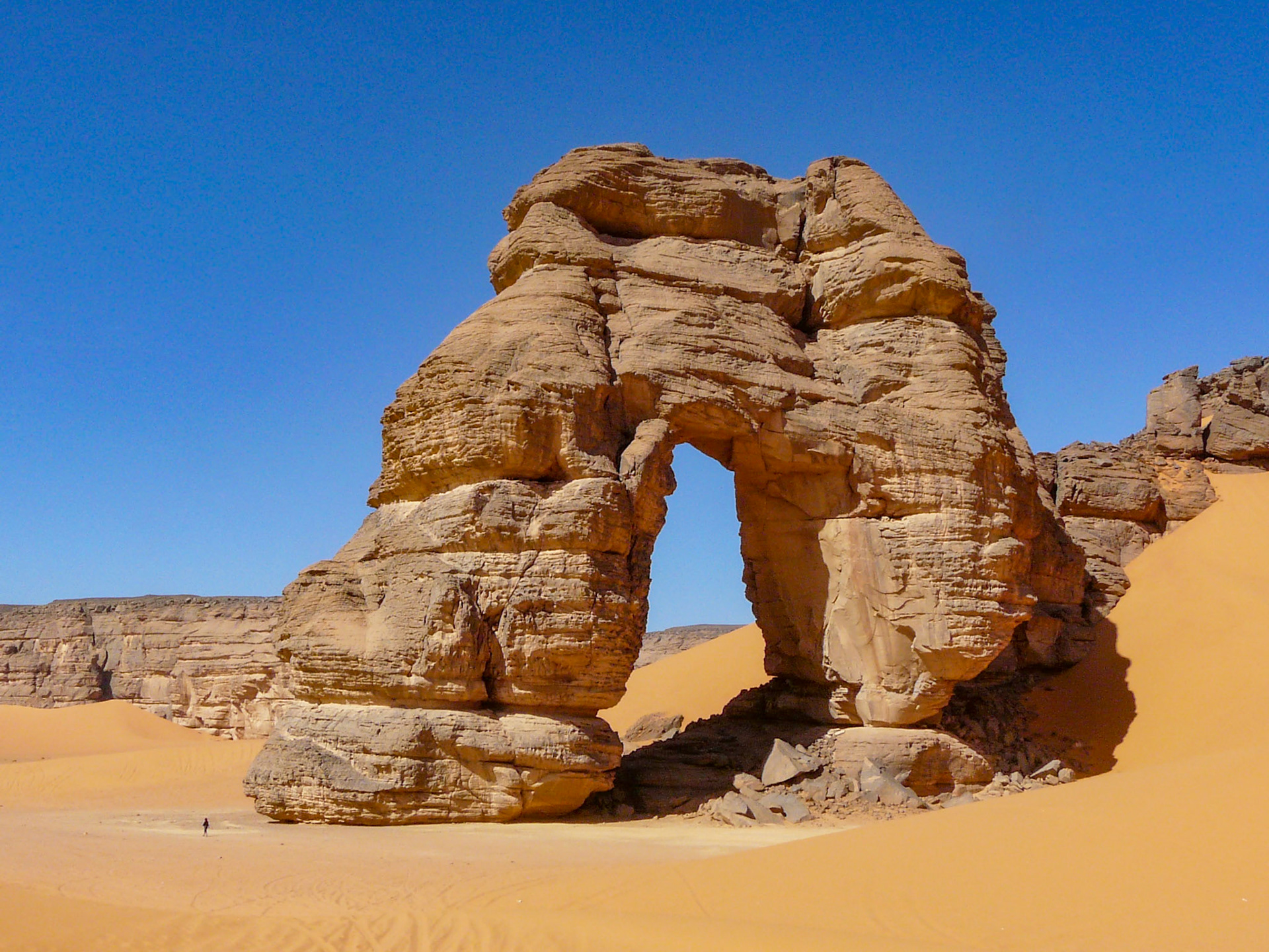 Afozedzhar Arch (with Monica for scale), Southern Akakus