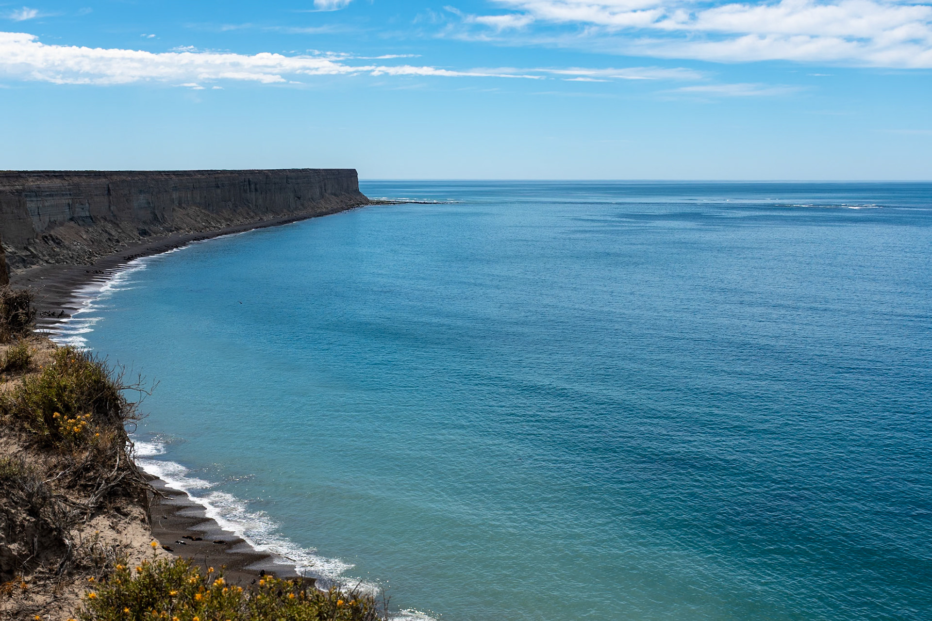Coastline, north of Punta Delgada, Peninsula Valdes, Argentina
