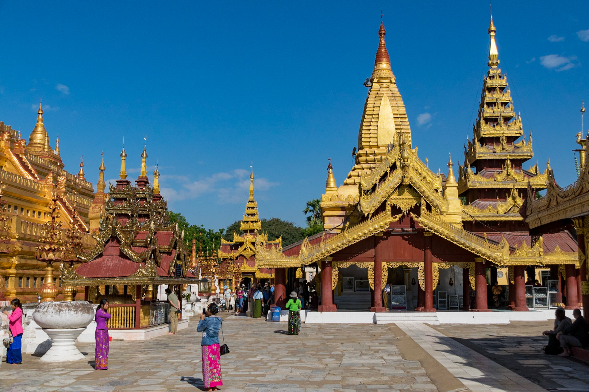 Shwezigon Pagoda, Bagan
