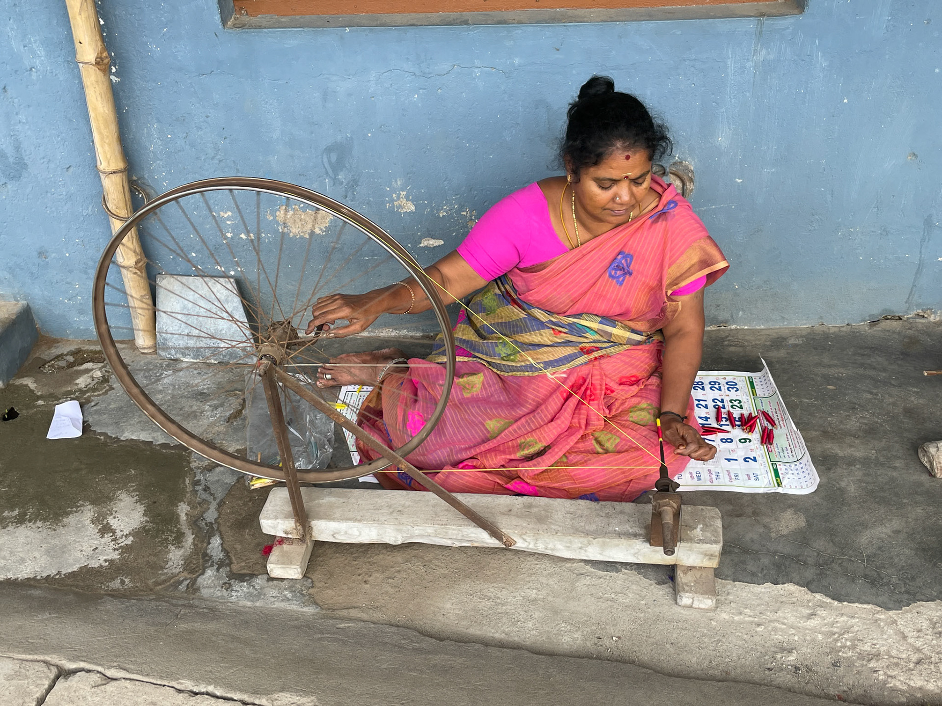 Spinning silk, Dharasuram
