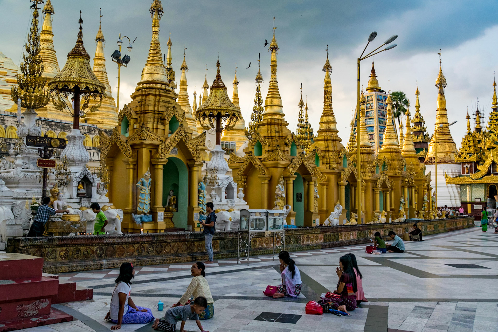 Shwedagon Pagoda, Yangon