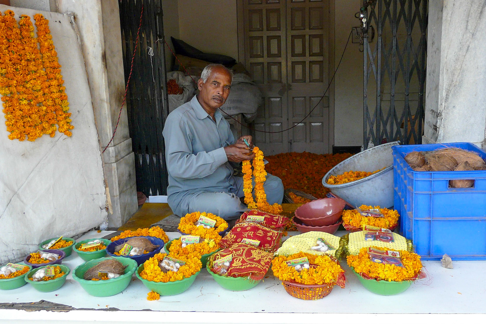 Garland seller, New Delhi, India, 2012