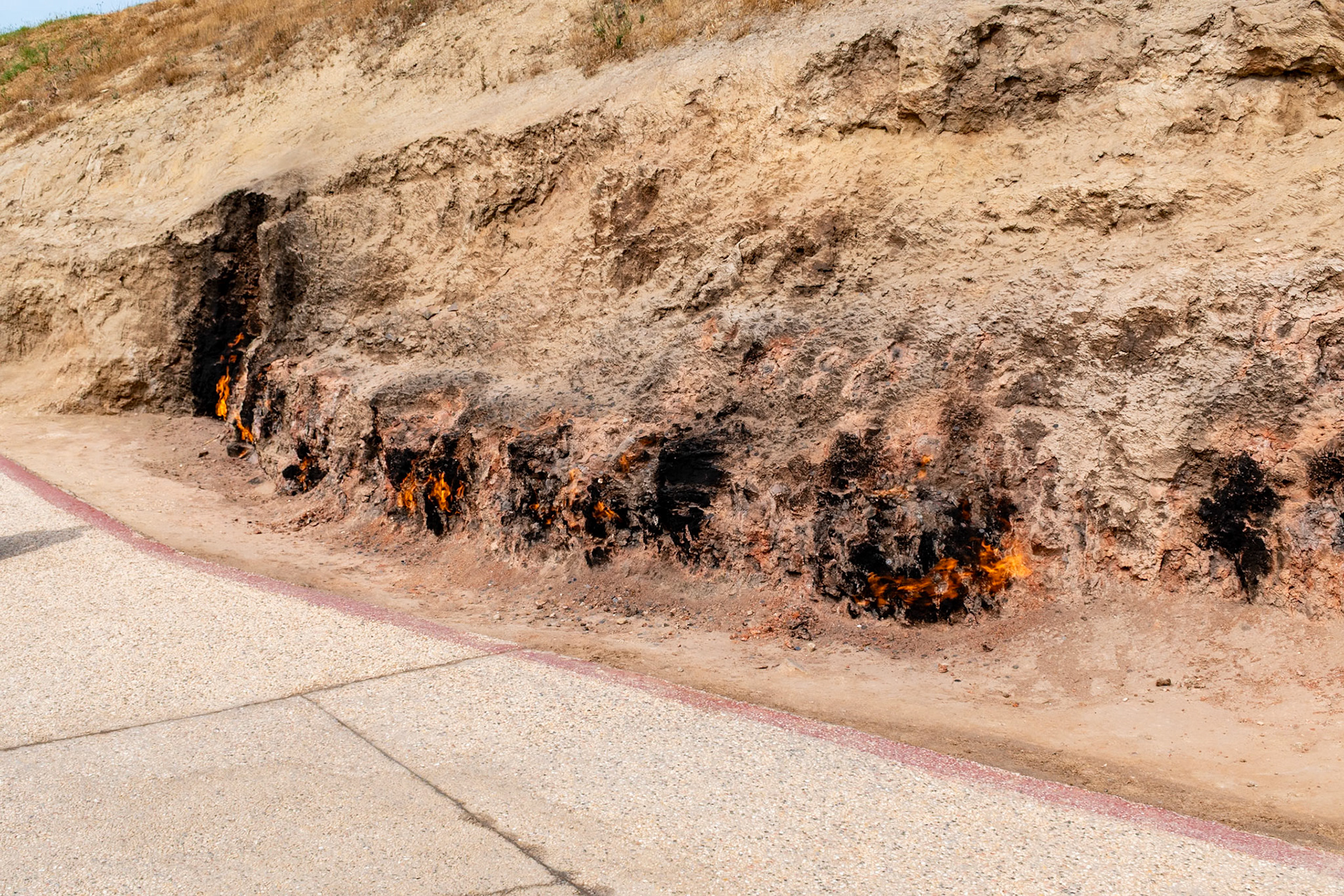 Burning cliff, Yanar Dag