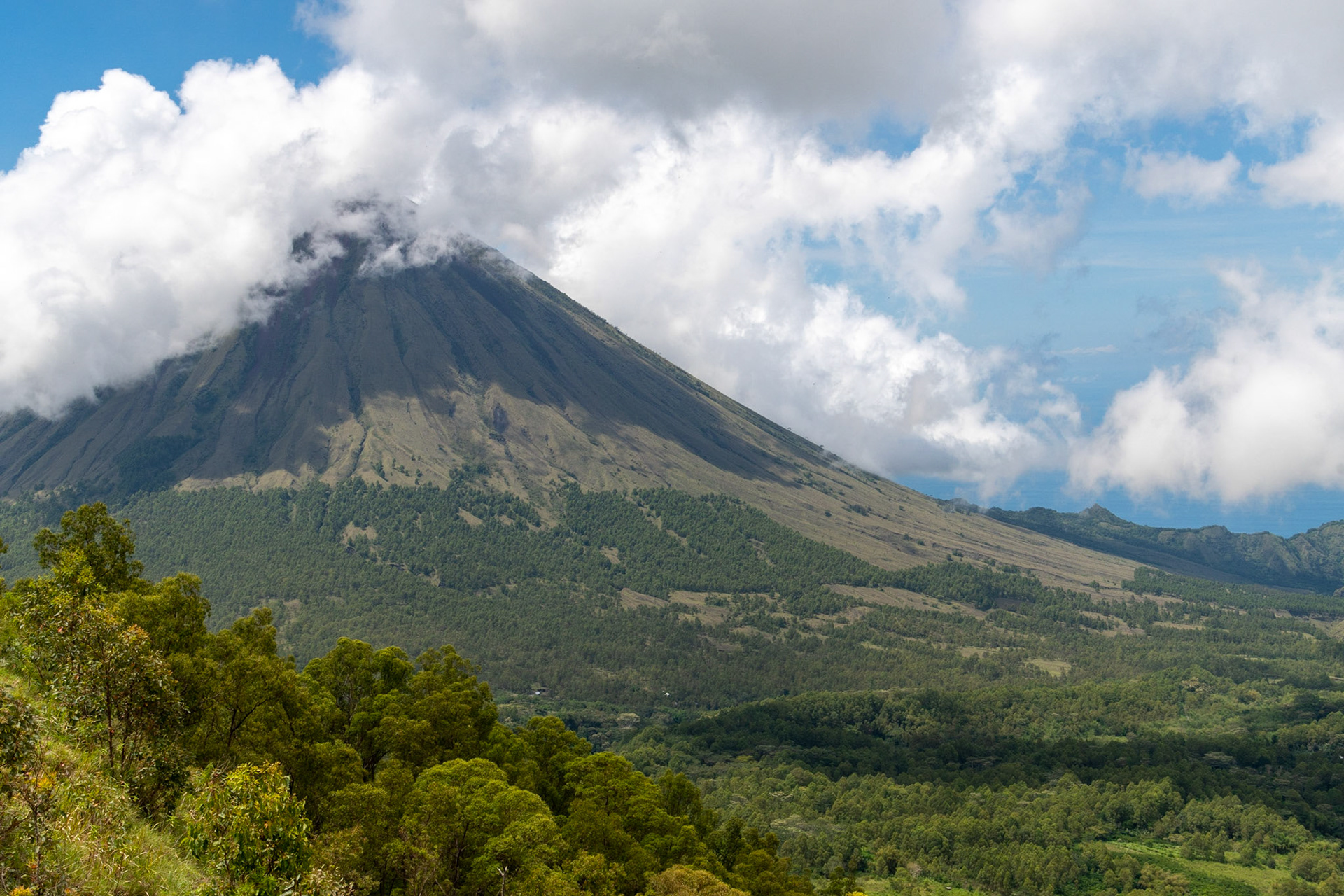 Inerie volcano from Wolobobo