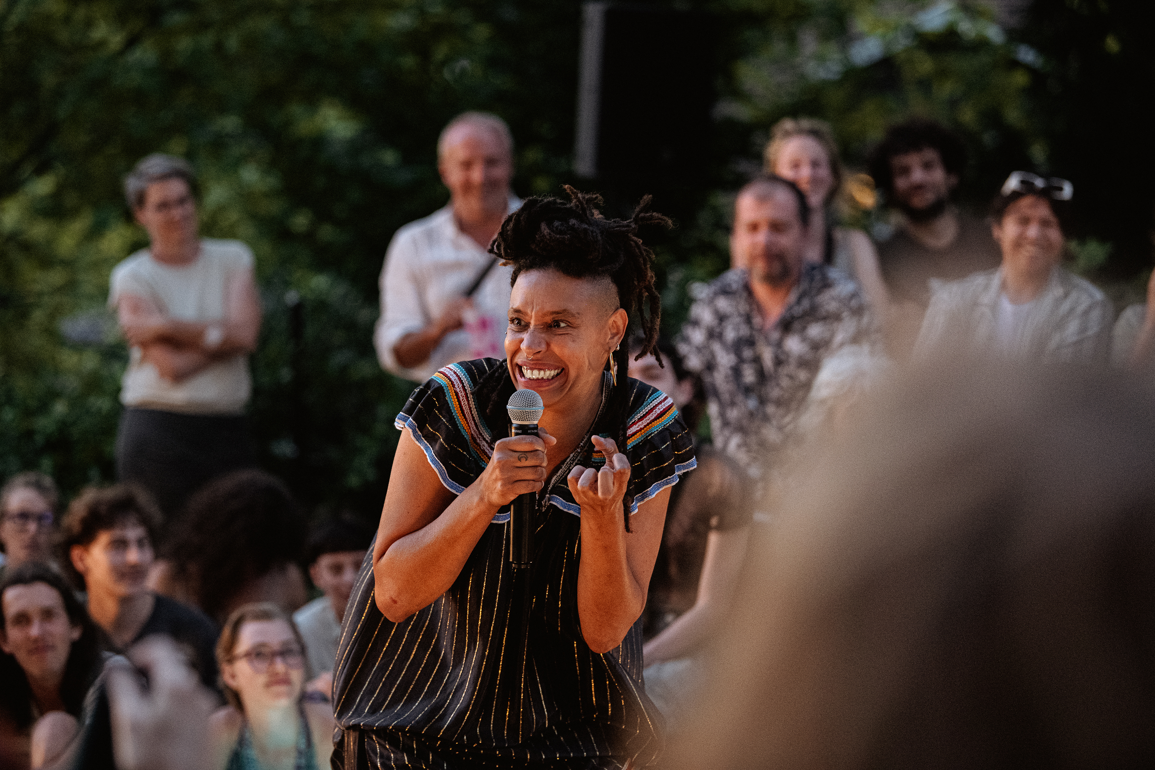PARCE QUE LES MAJORETTES FINISSENT TOUTES SOUS UN TAS DE BÛCHES OU DANS UNE BÉTONNEUSE, Pina Wood et Thomas Lippens © Eddie Taz