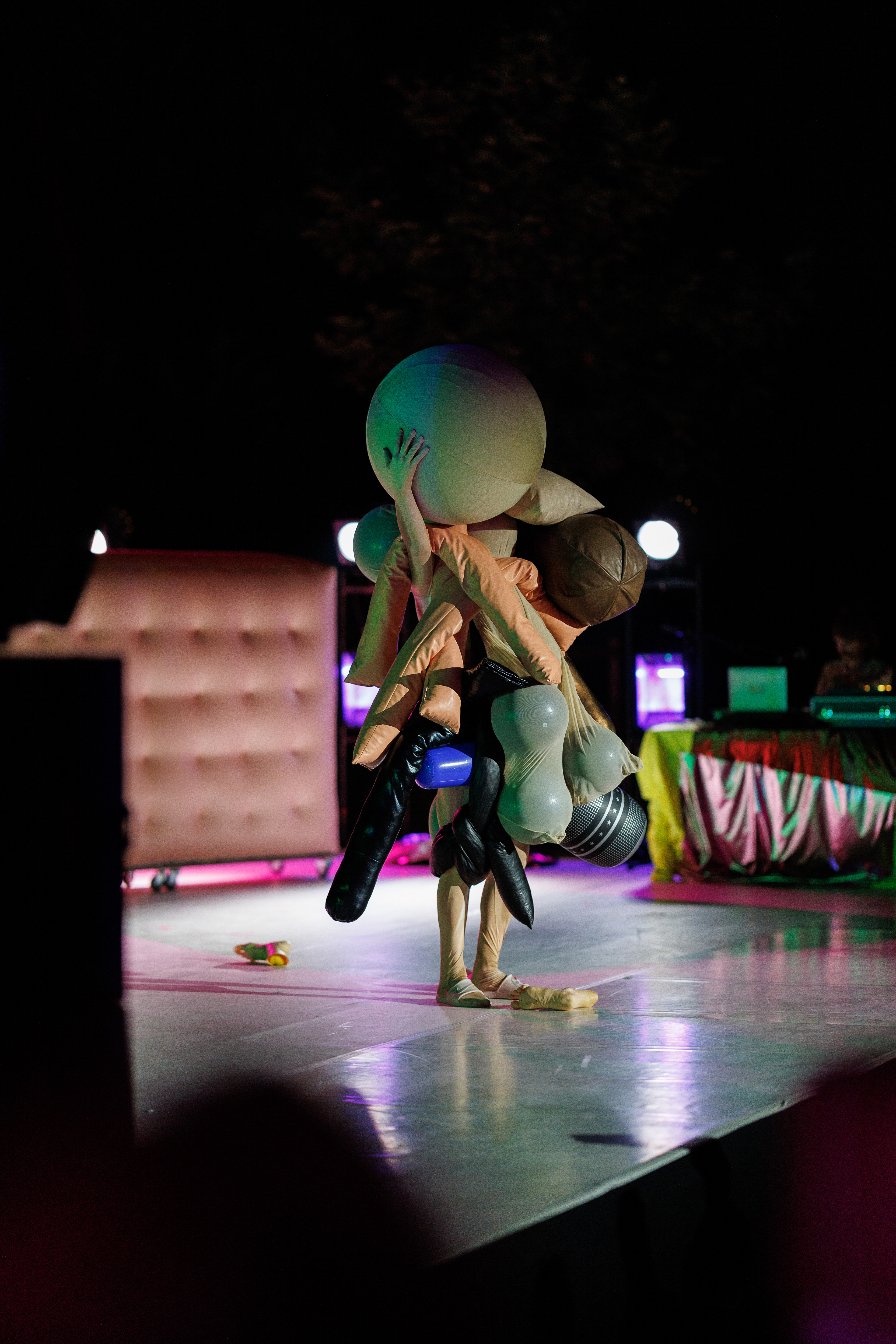 Piñata Cake, Gaël Santisteva © Malik Beytrison