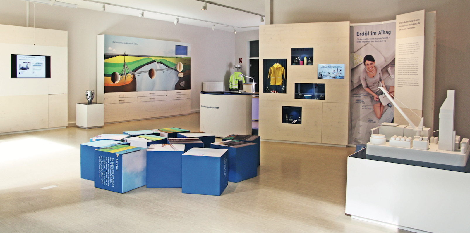RWE Dea // Infopoint Ausstattung