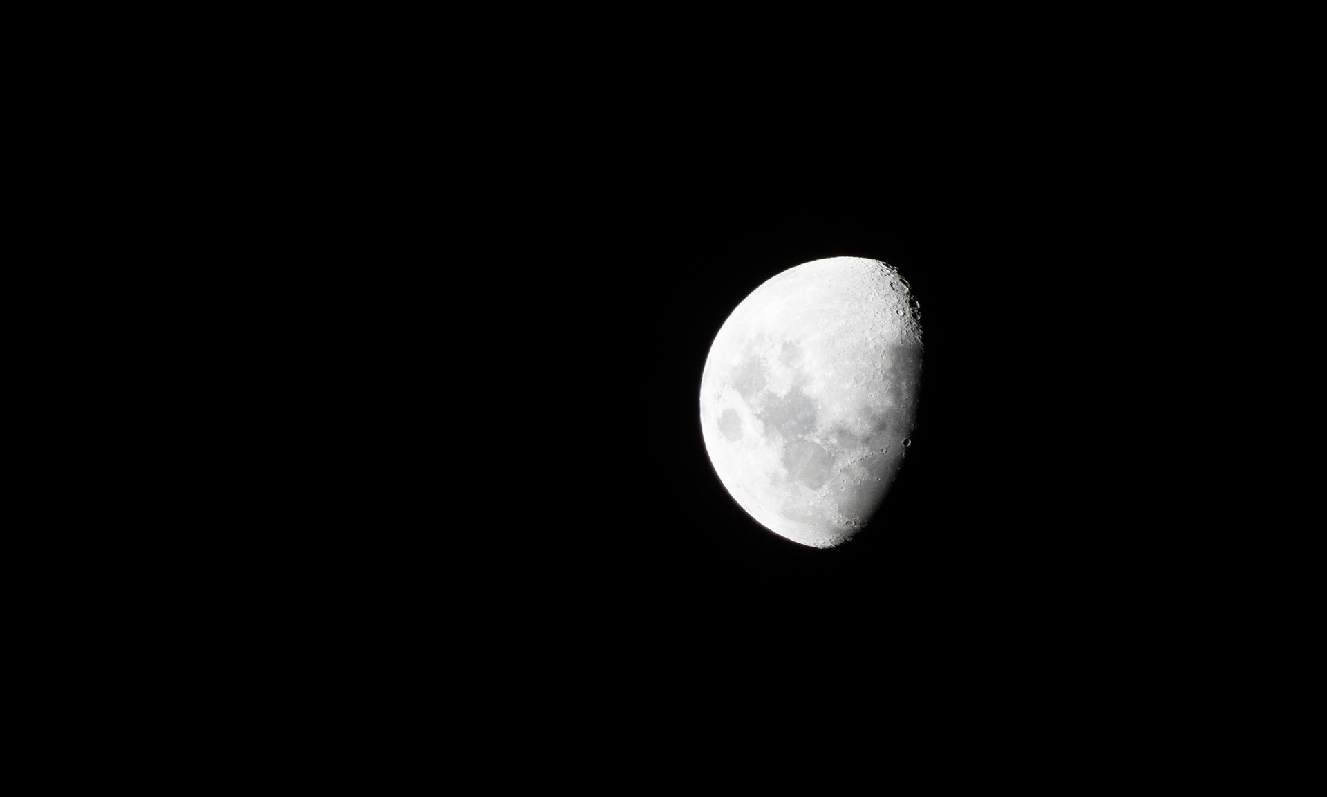 Moon, lutruwita Tasmania, 1 January 2023
