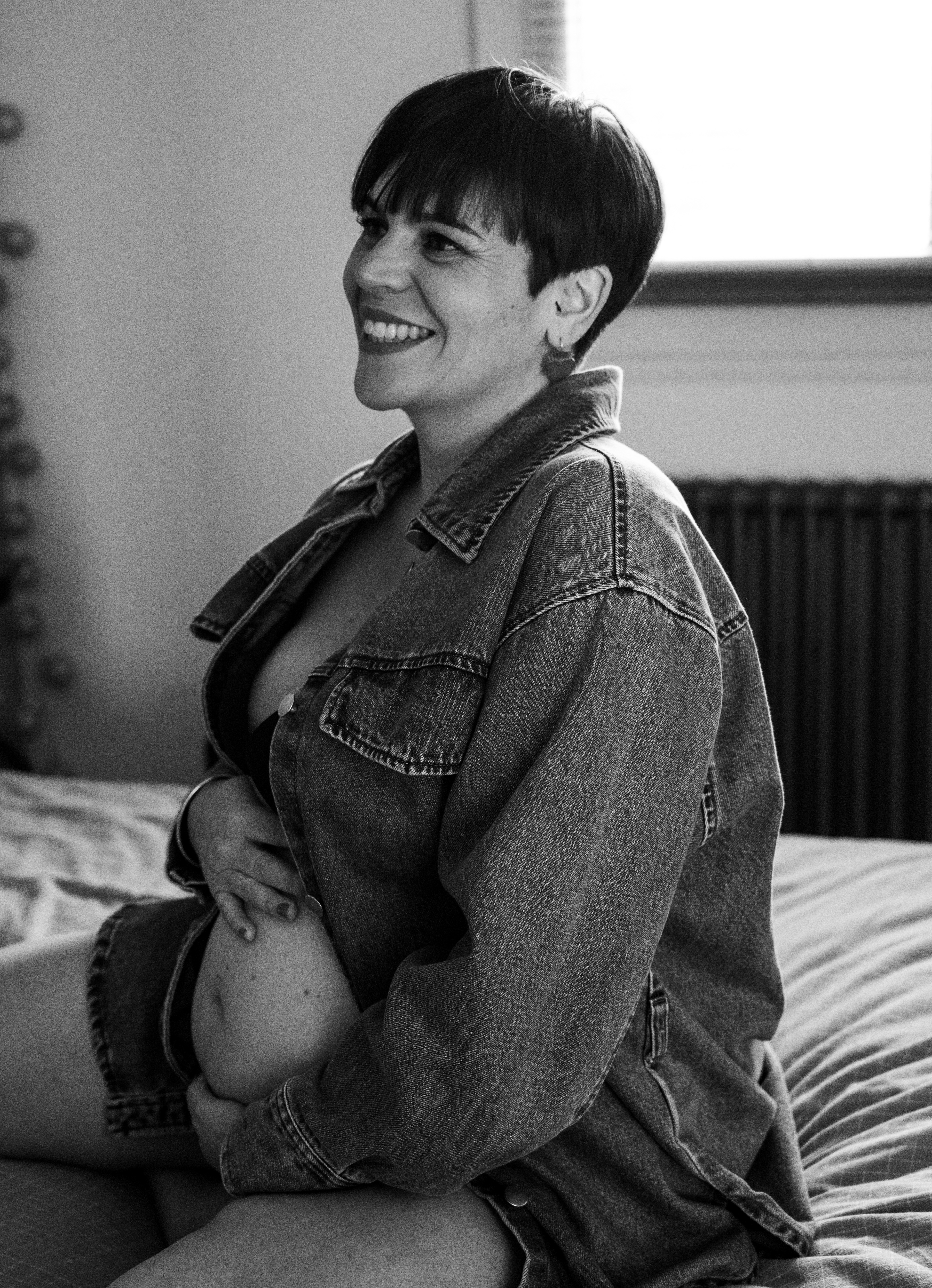 Grossesse de Dorothée en extérieur, FRANCE. Yaëlle FAU