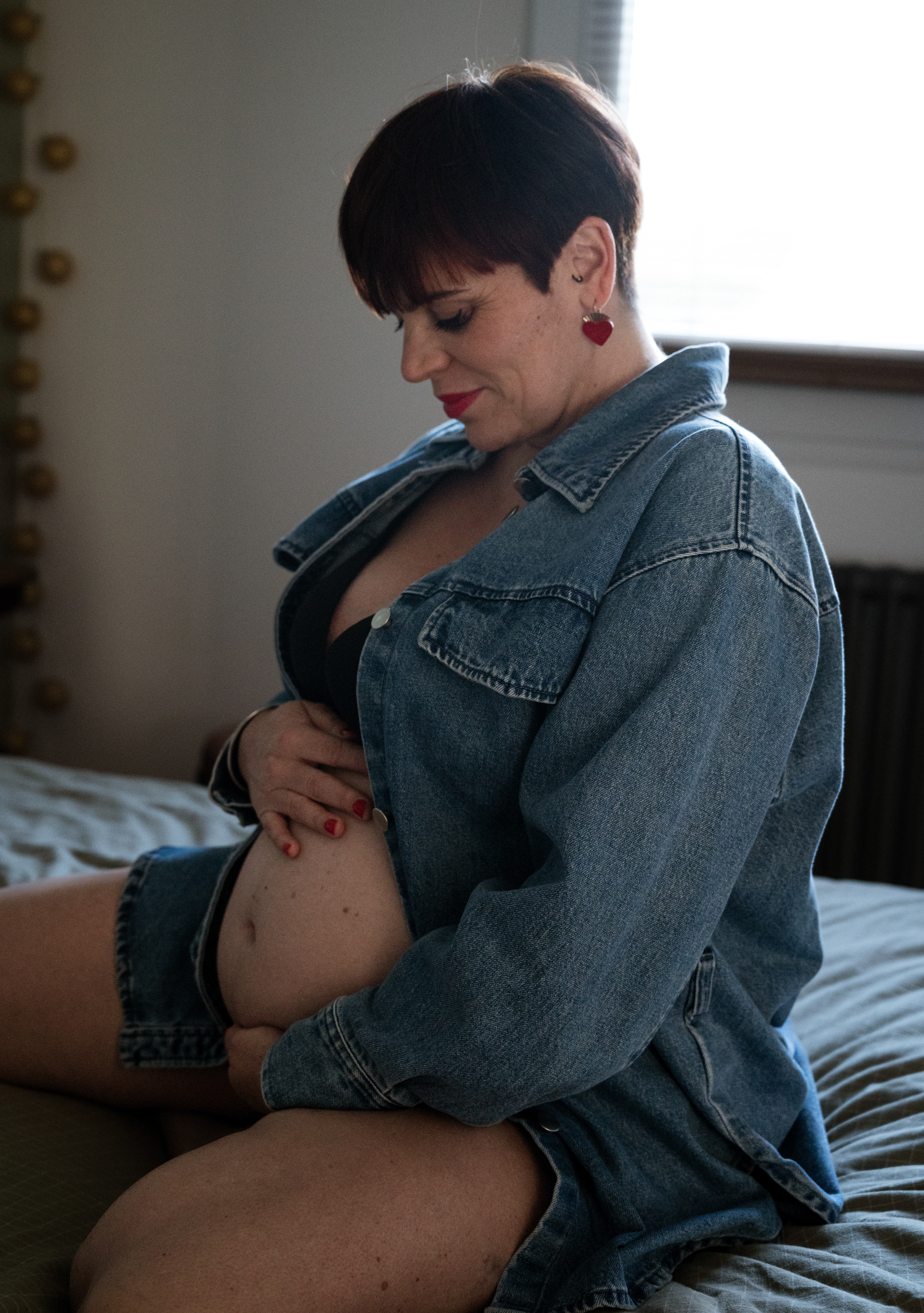 Grossesse de Dorothée en extérieur, FRANCE. Yaëlle FAU