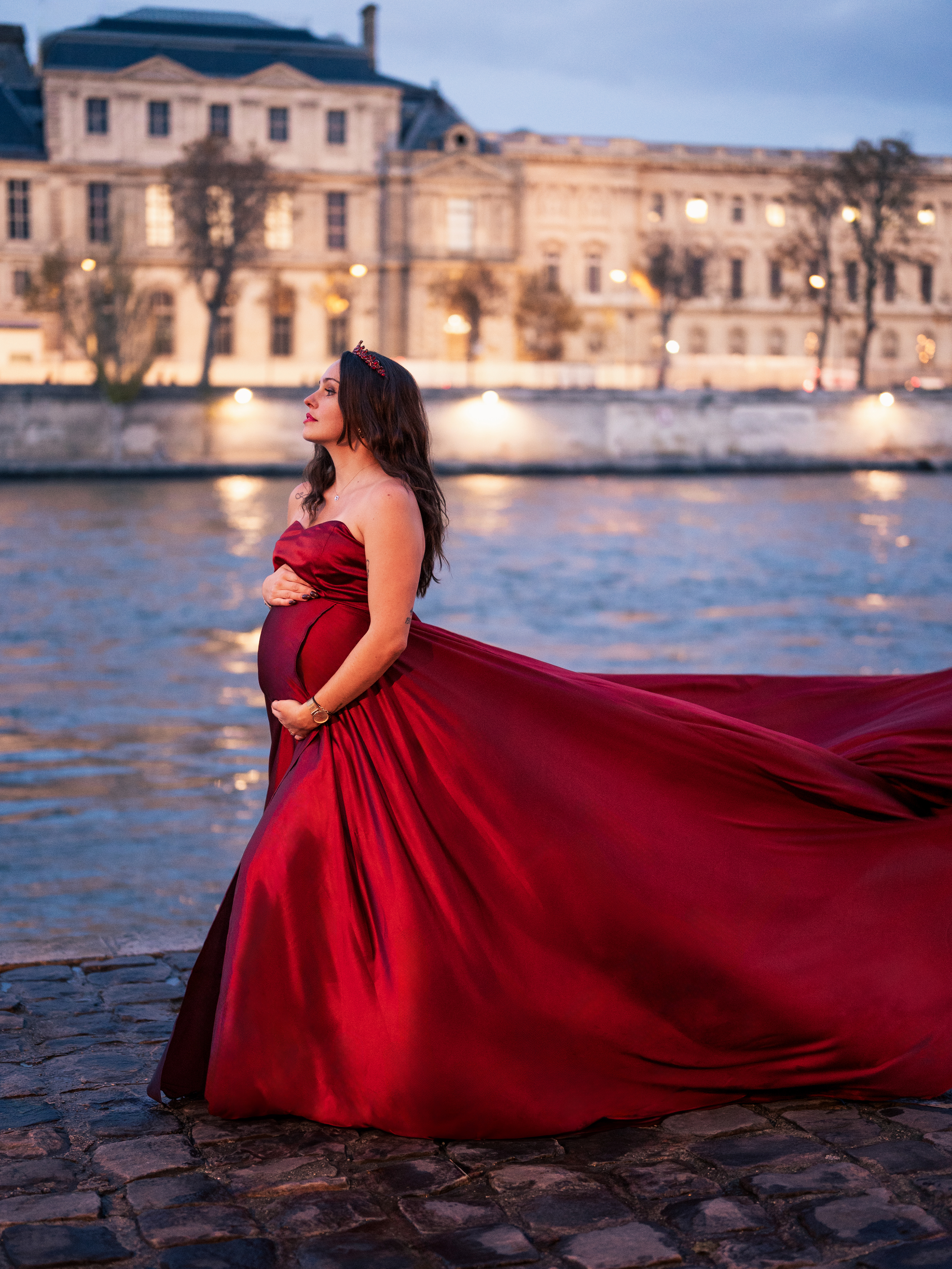 Grossesse de Bertille sur les quais de Paris, FRANCE. Yaëlle FAU