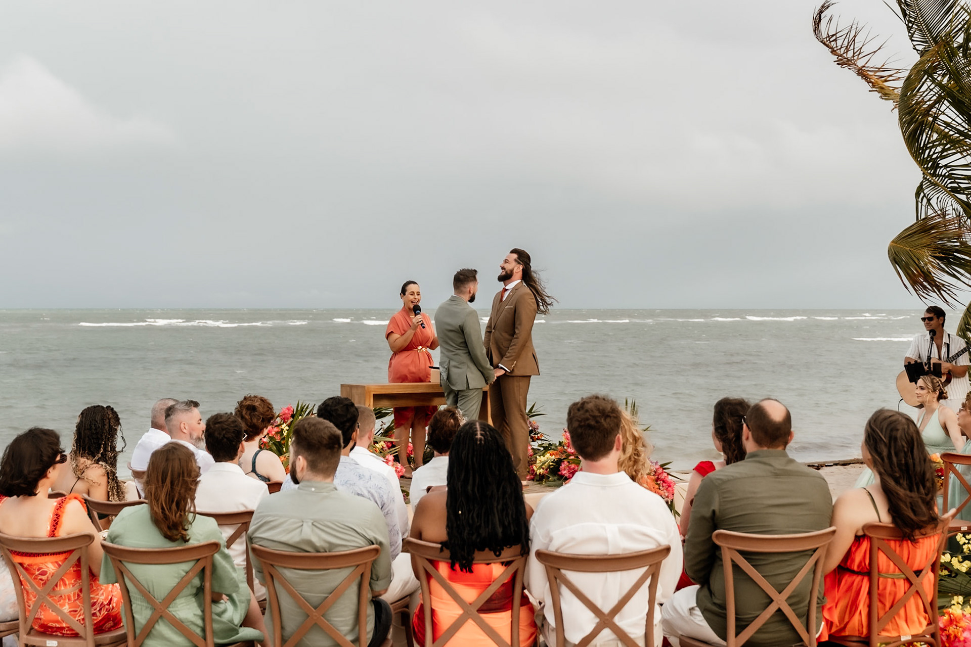 Cerimônia de Casamento gay na praia em Arraial D'Ajuda Bahia