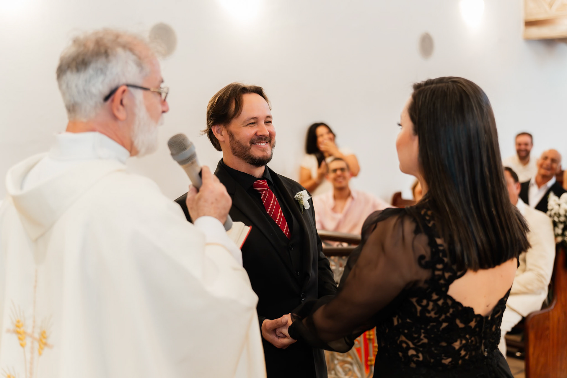 Noiva de Preto na Igreja em Porto Seguro Bahia