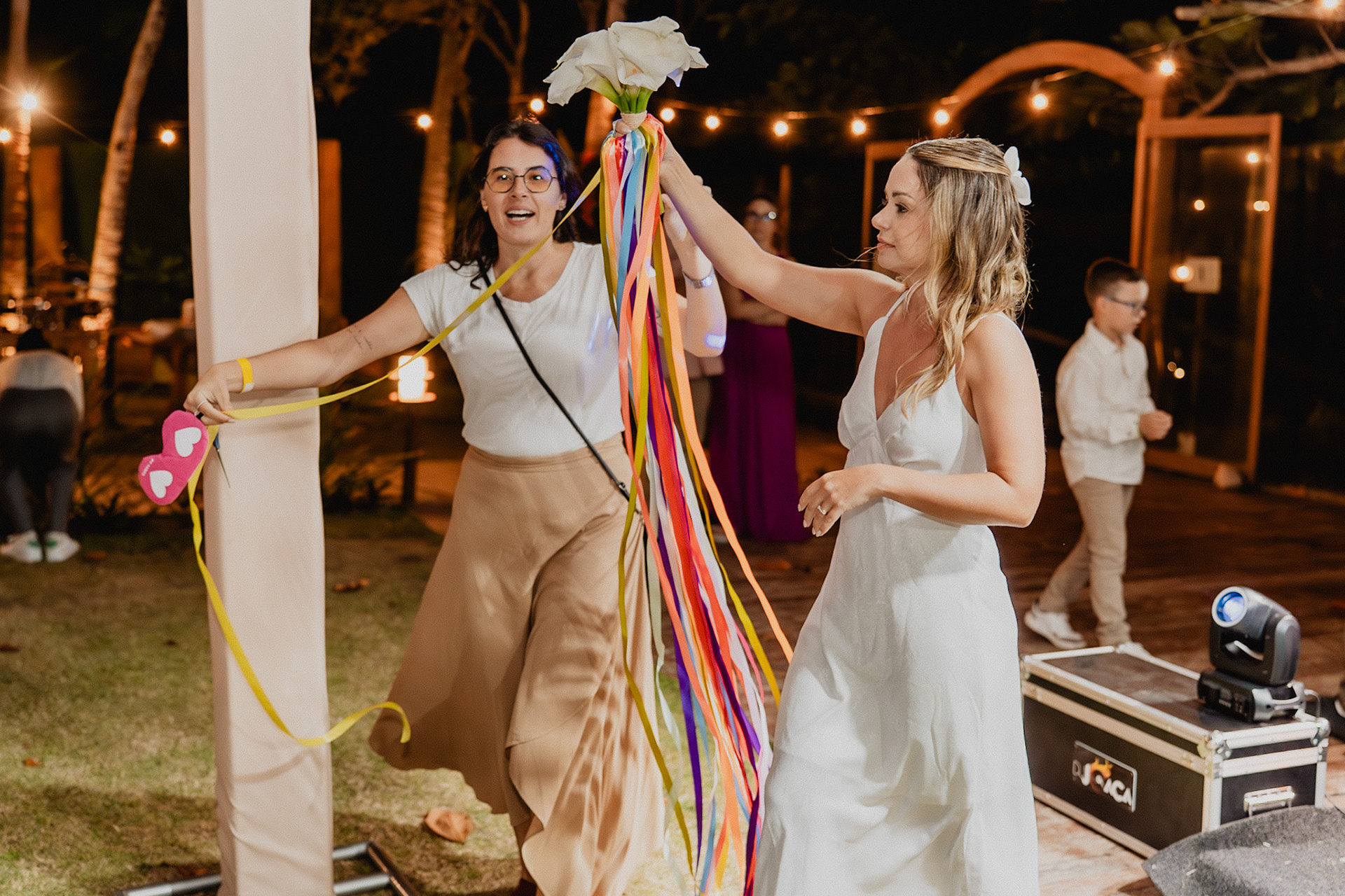 Buquê de fitas no Casamento em Arraial D'Ajuda Bahia