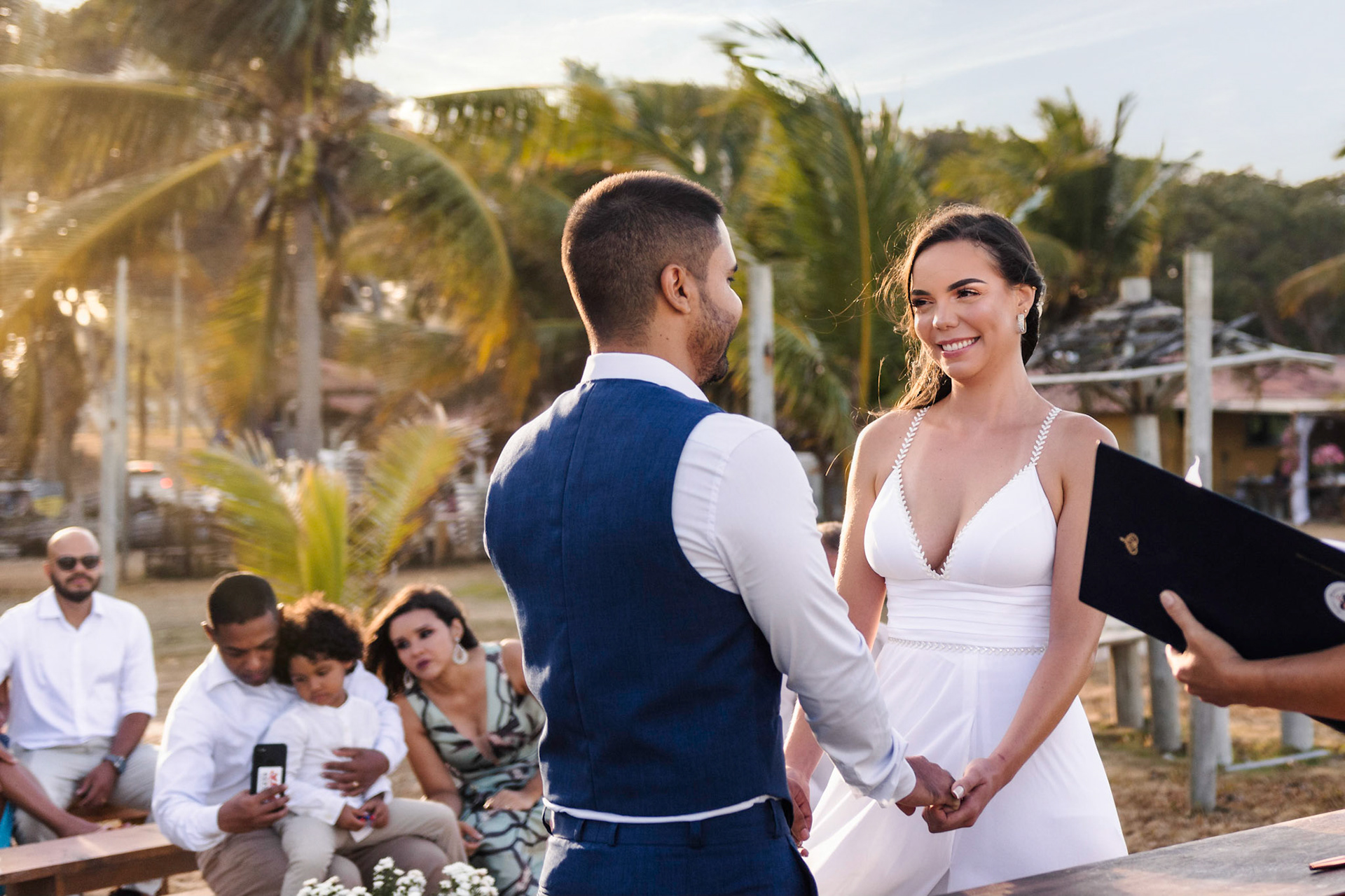 Cerimônia de casamento na praia de Mutary em Santa Cruz Cabrália