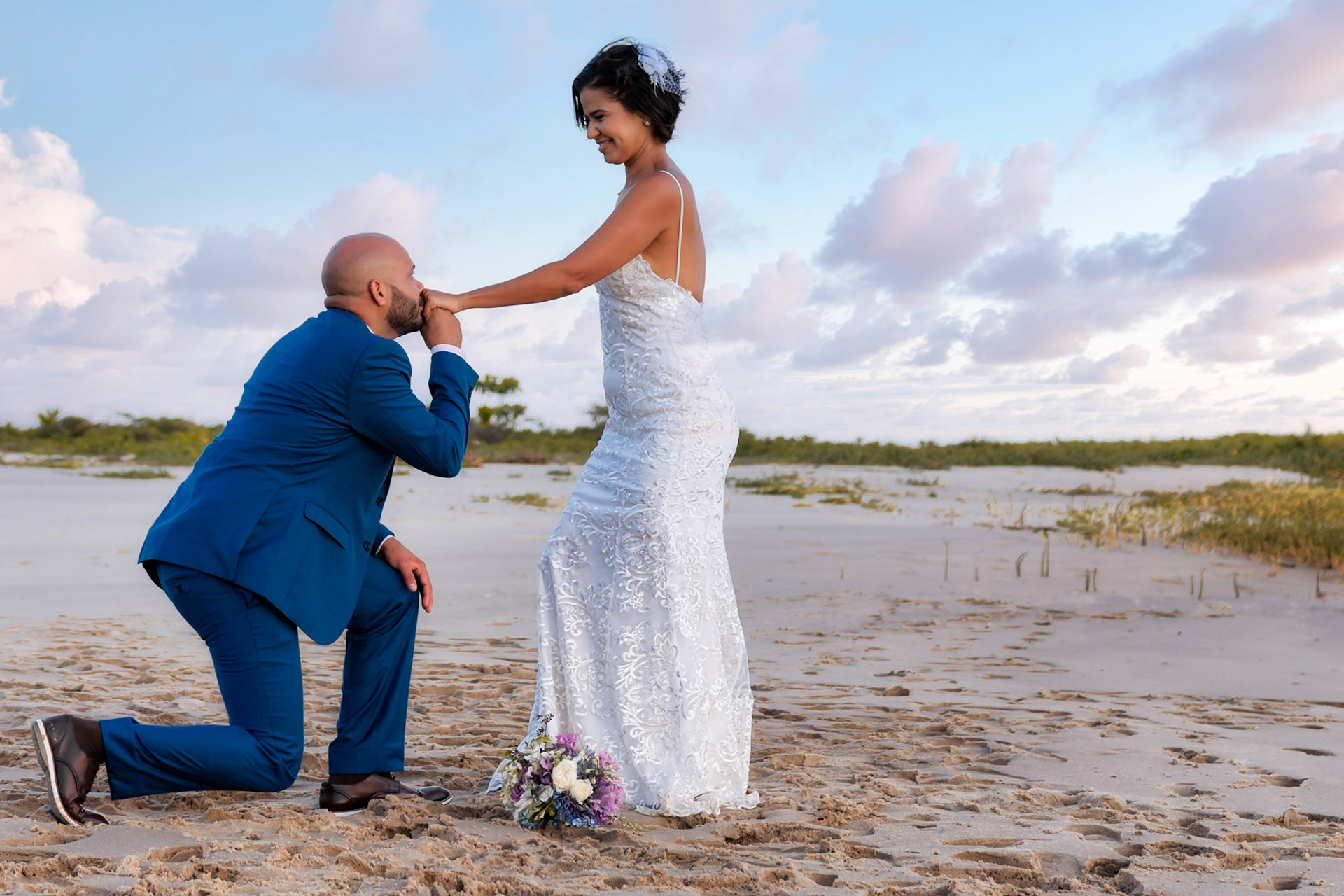 Ensaio Pré Wedding na praia de Santo Antônio em Santa Cruz Cabrália