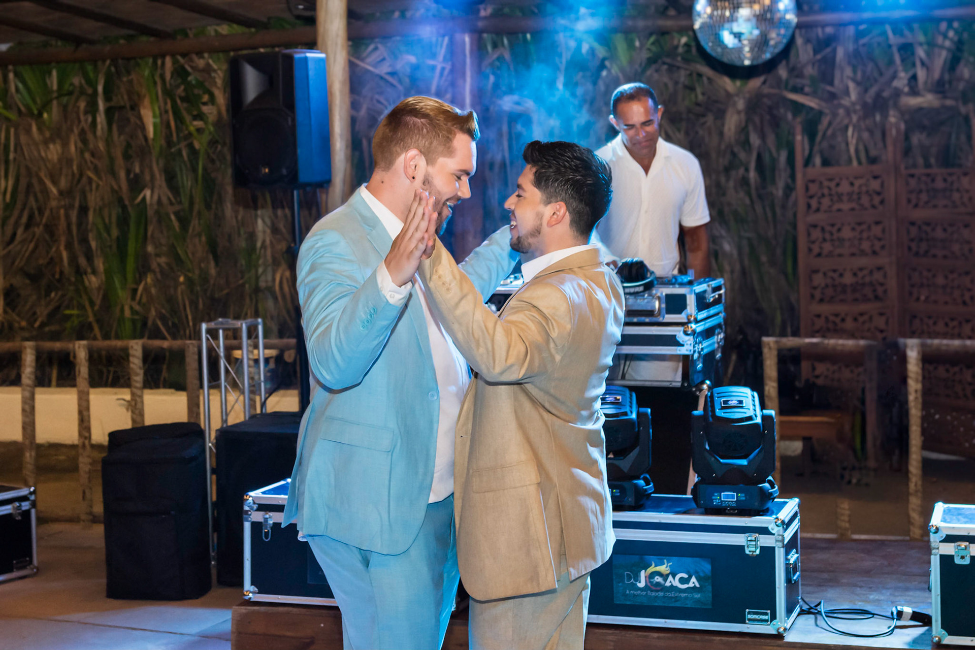 Festa de Casamento Gay na Praia em Porto Seguro