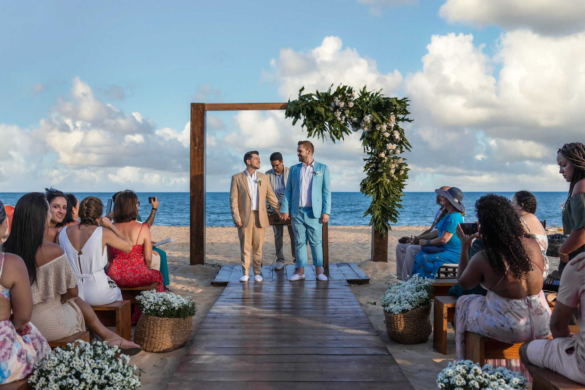 Cerimônia de Casamento Gay na Praia de Taperapuã