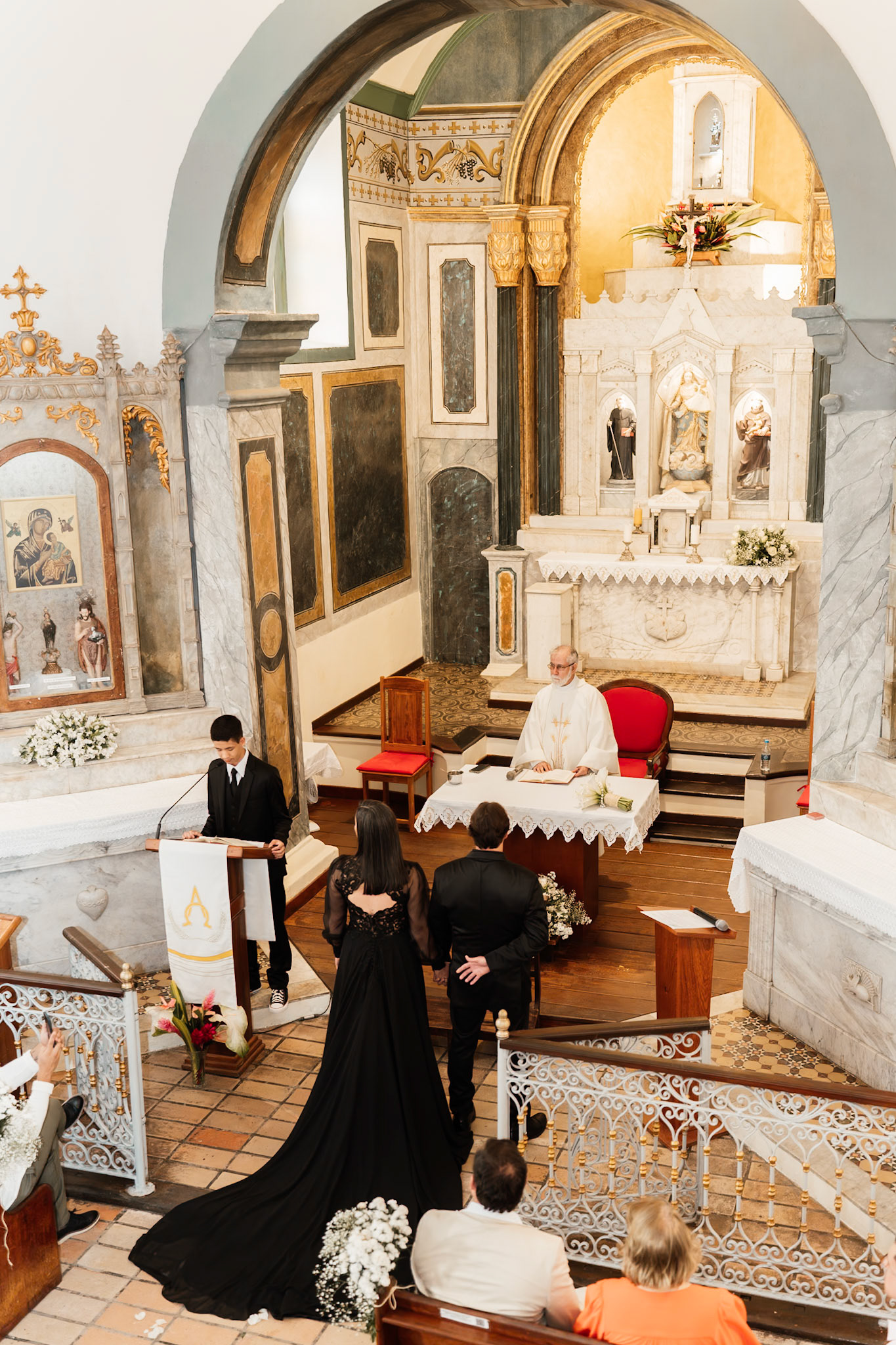 Noiva de Preto na Igreja em Porto Seguro Bahia