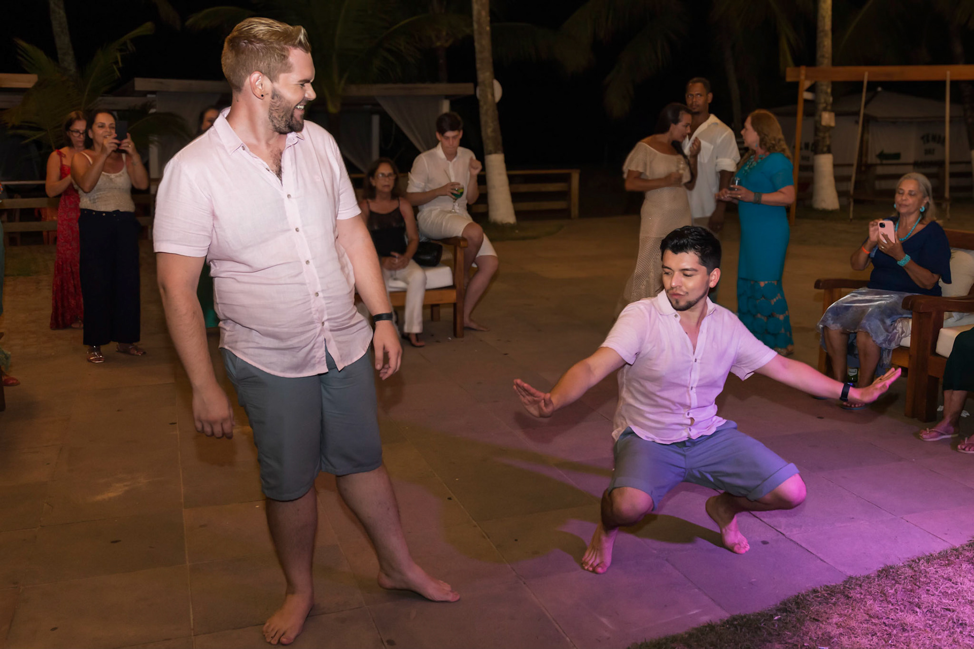 Festa de Casamento Gay na Praia de Taperapuã