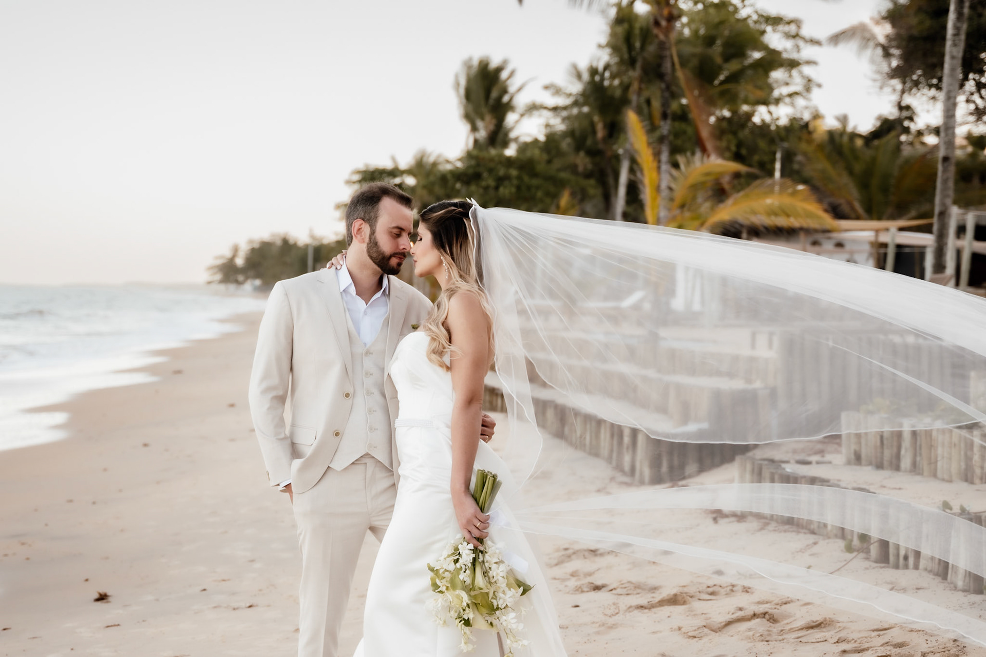 Ensaio de Casamento na Praia em Arraial da Ajuda Bahia