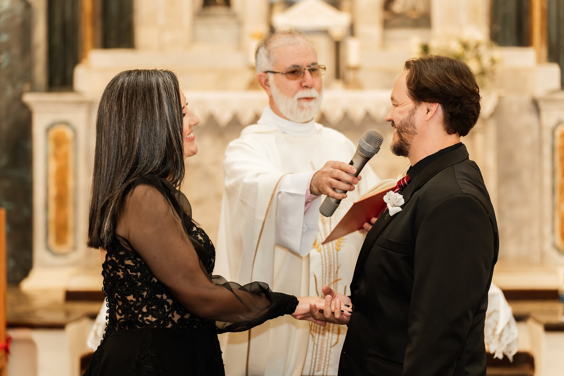Noiva de Preto na Igreja em Trancoso Bahia