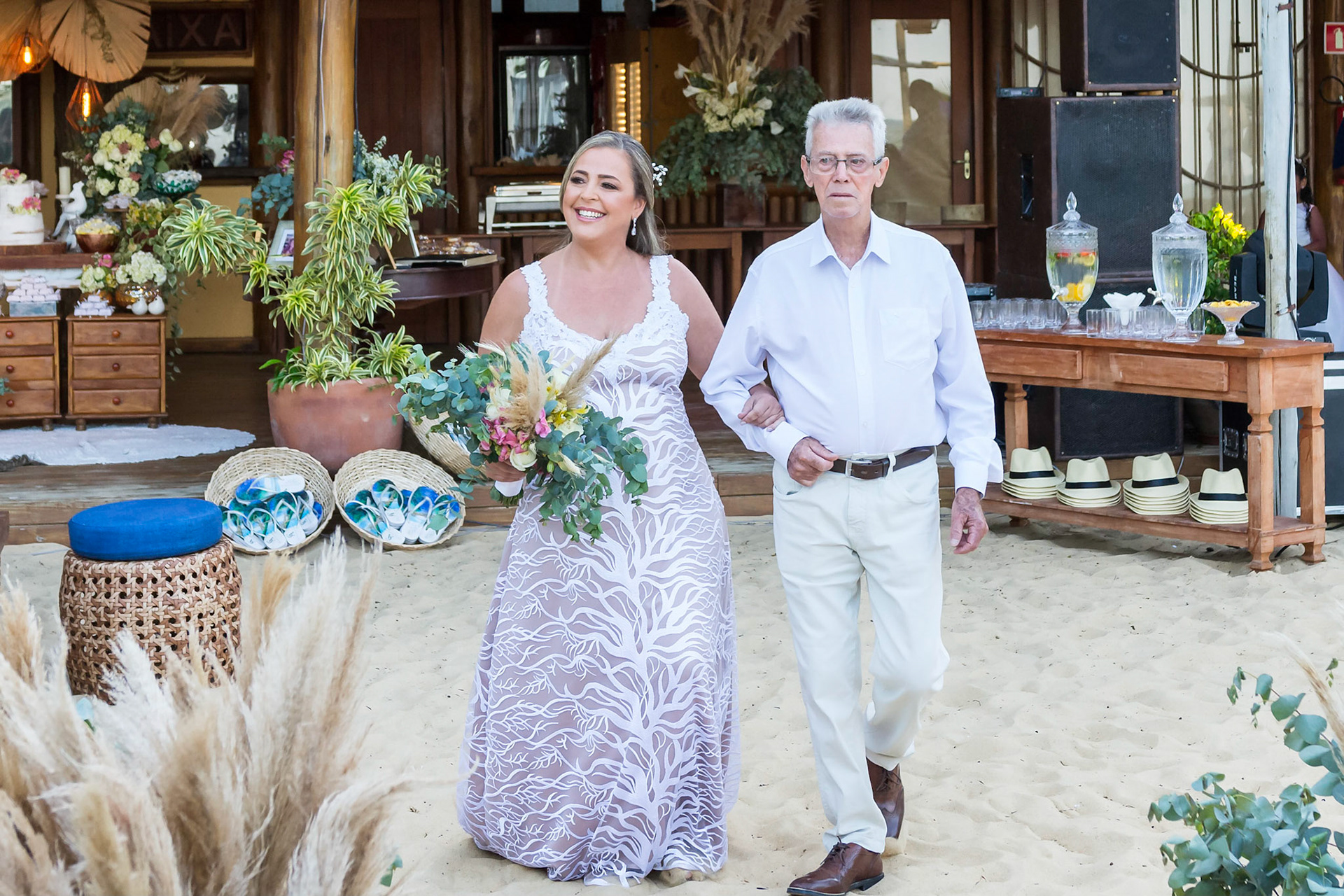 cerimônia de casamento na praia de Taperapuã em Porto Seguro