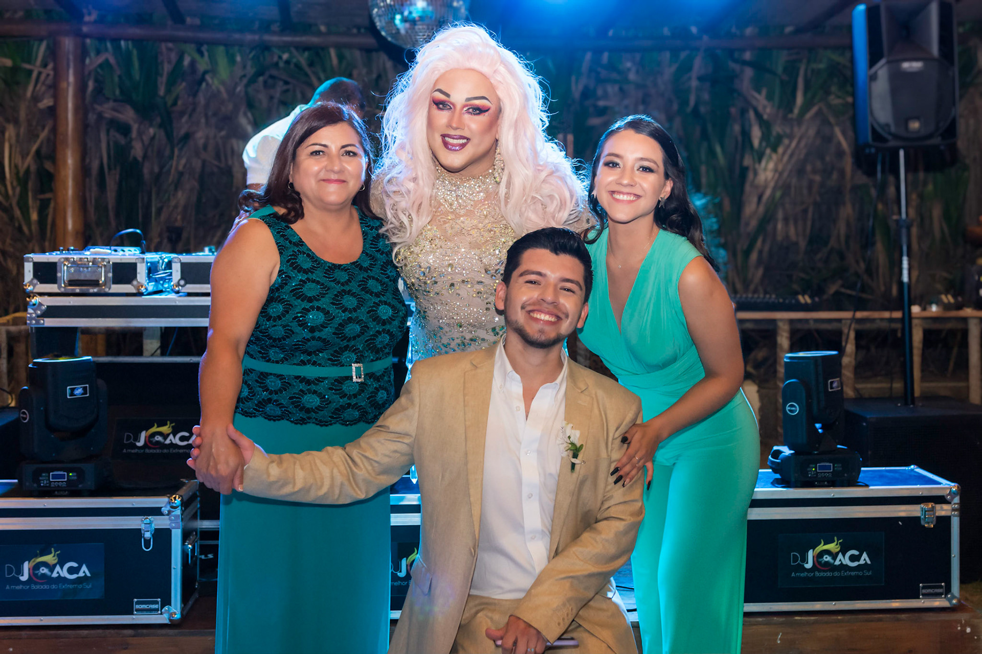 Festa de Casamento Gay na Praia de Taperapuã