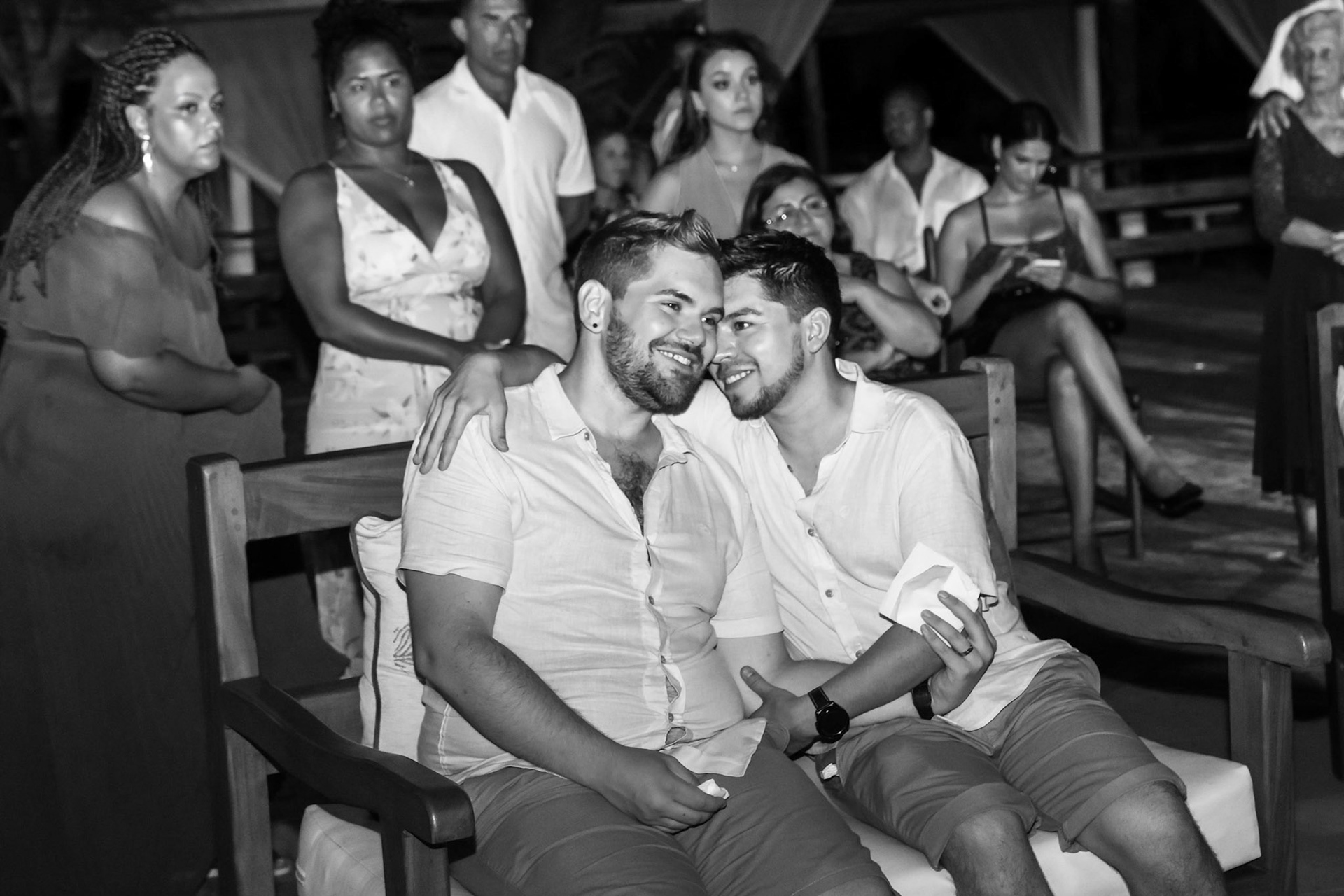 Festa de Casamento Gay na Praia de Taperapuã