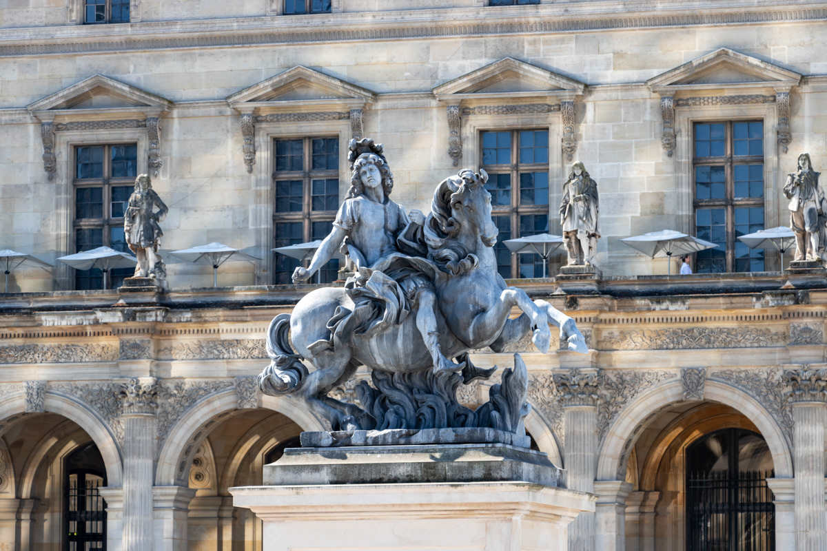 Louis XIV sous les Traits de Marcus Curtius, Palais du Louvre