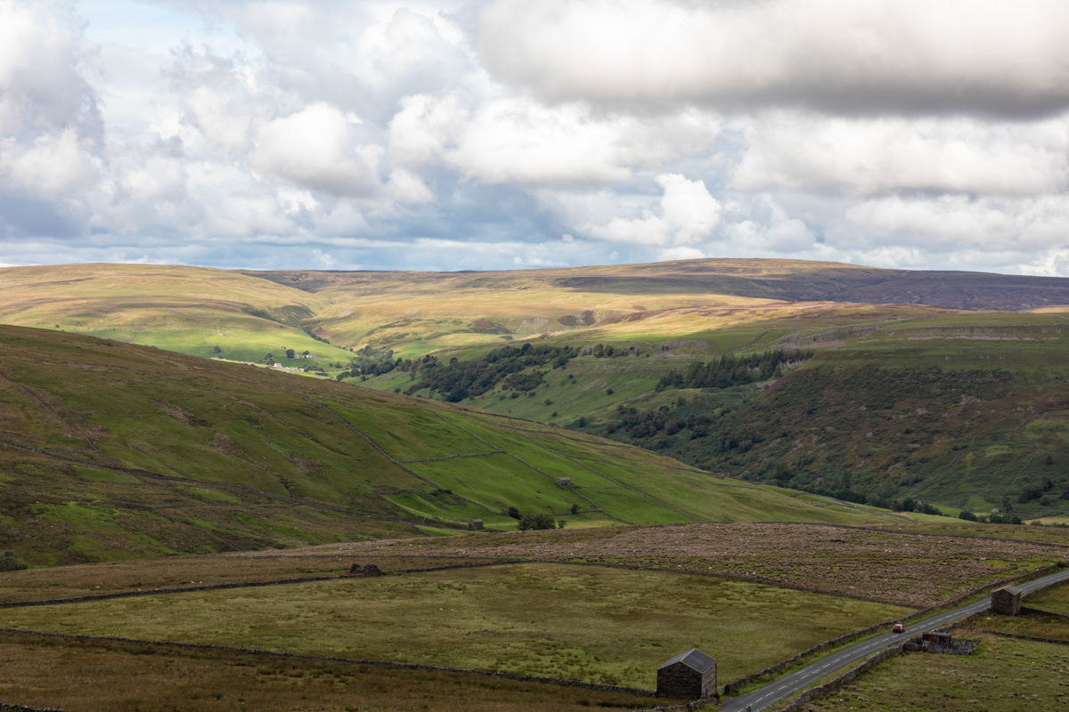 Looking into Swaledale from Buttertubs Pass (3)
