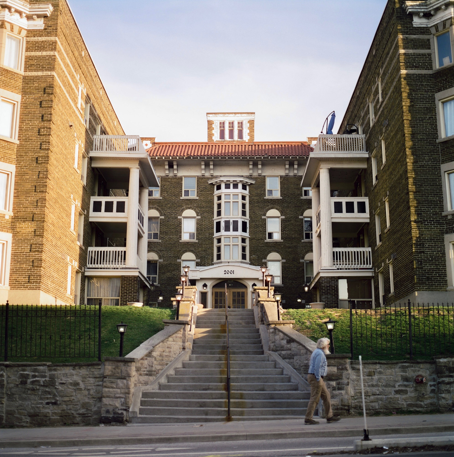 2023. Hasselblad 200 C/M x CineStill 50D.