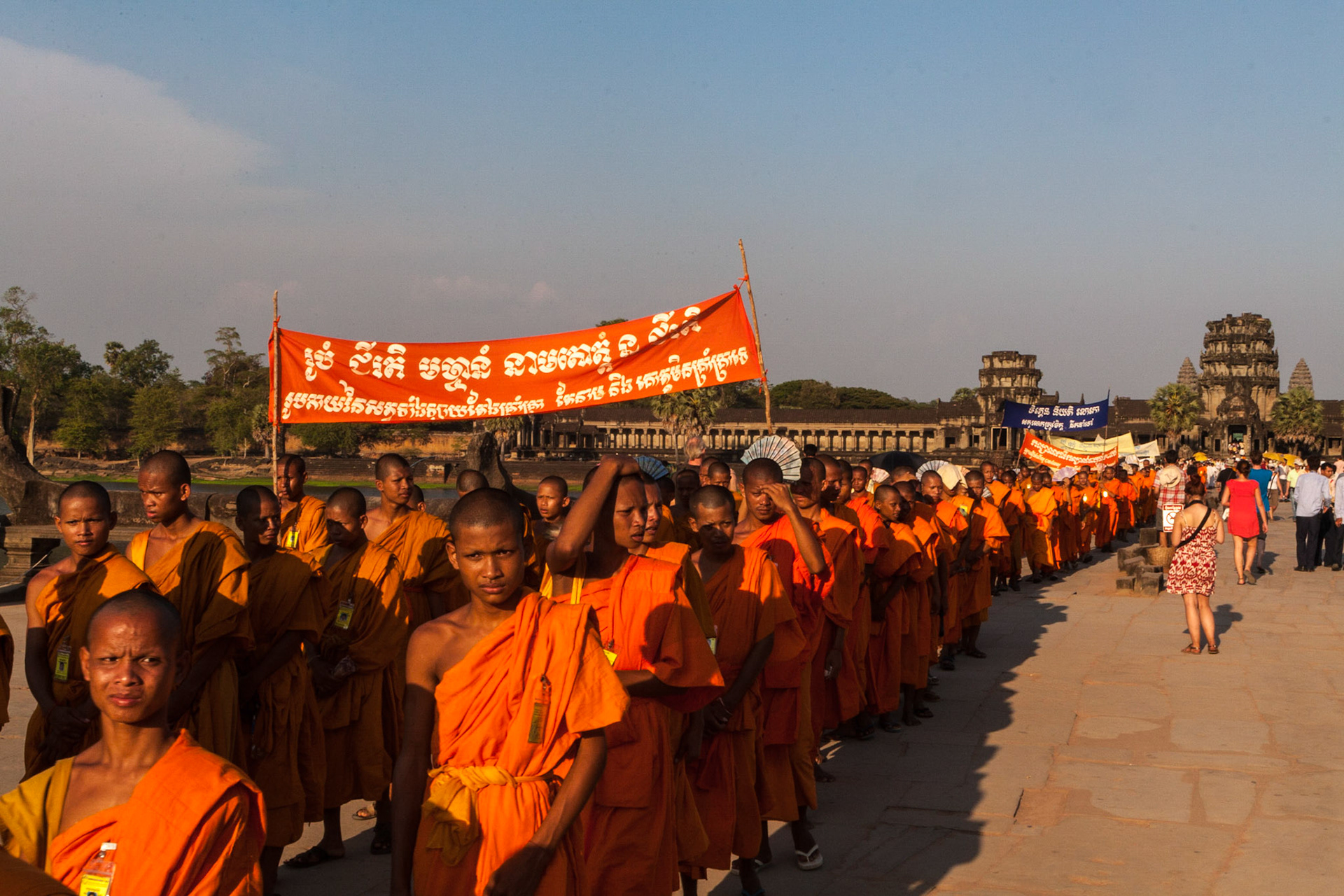 As sudden as hundreds of buddhist monks appeared at the Angkor Wat temple, as sudden they left, chanting and walking in an almost military formation