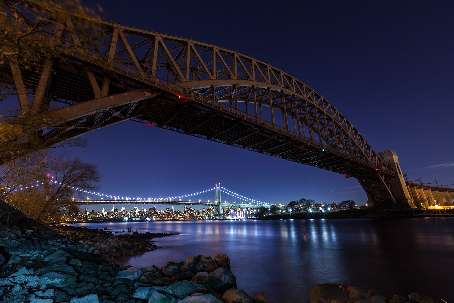 Hell Gate Bridge (train bridge) in front of RFK Bridge (former Triborough Bridge), seen from Astoria Park