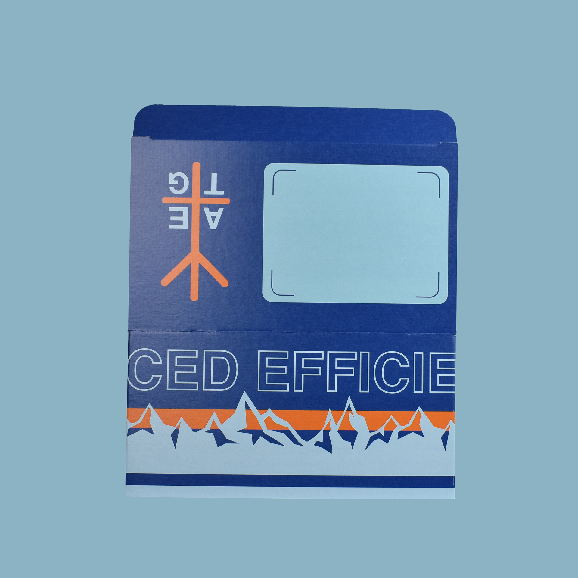 “ADVANCED EFFICIENCY TRAVEL GEAR” wraps around the outside of the box along with a mountain rang and orange stripe. Taking the viewer on their fist trip by inviting them to rotate the box a full 360 before opening up for the content inside of the box.