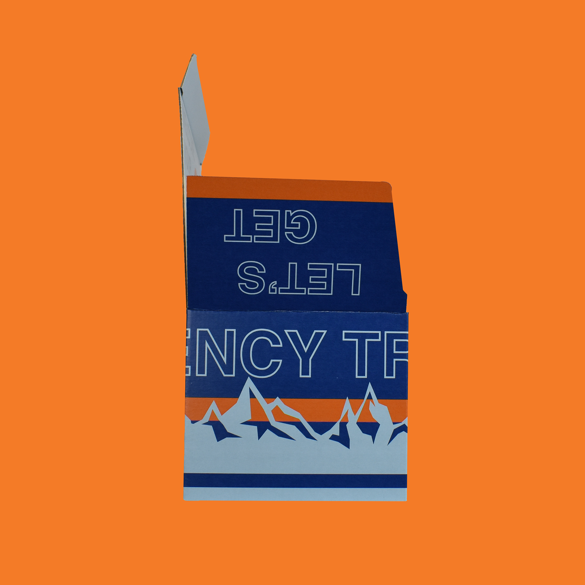 “ADVANCED EFFICIENCY TRAVEL GEAR” wraps around the outside of the box along with a mountain rang and orange stripe. Taking the viewer on their fist trip by inviting them to rotate the box a full 360 before opening up for the content inside of the box.