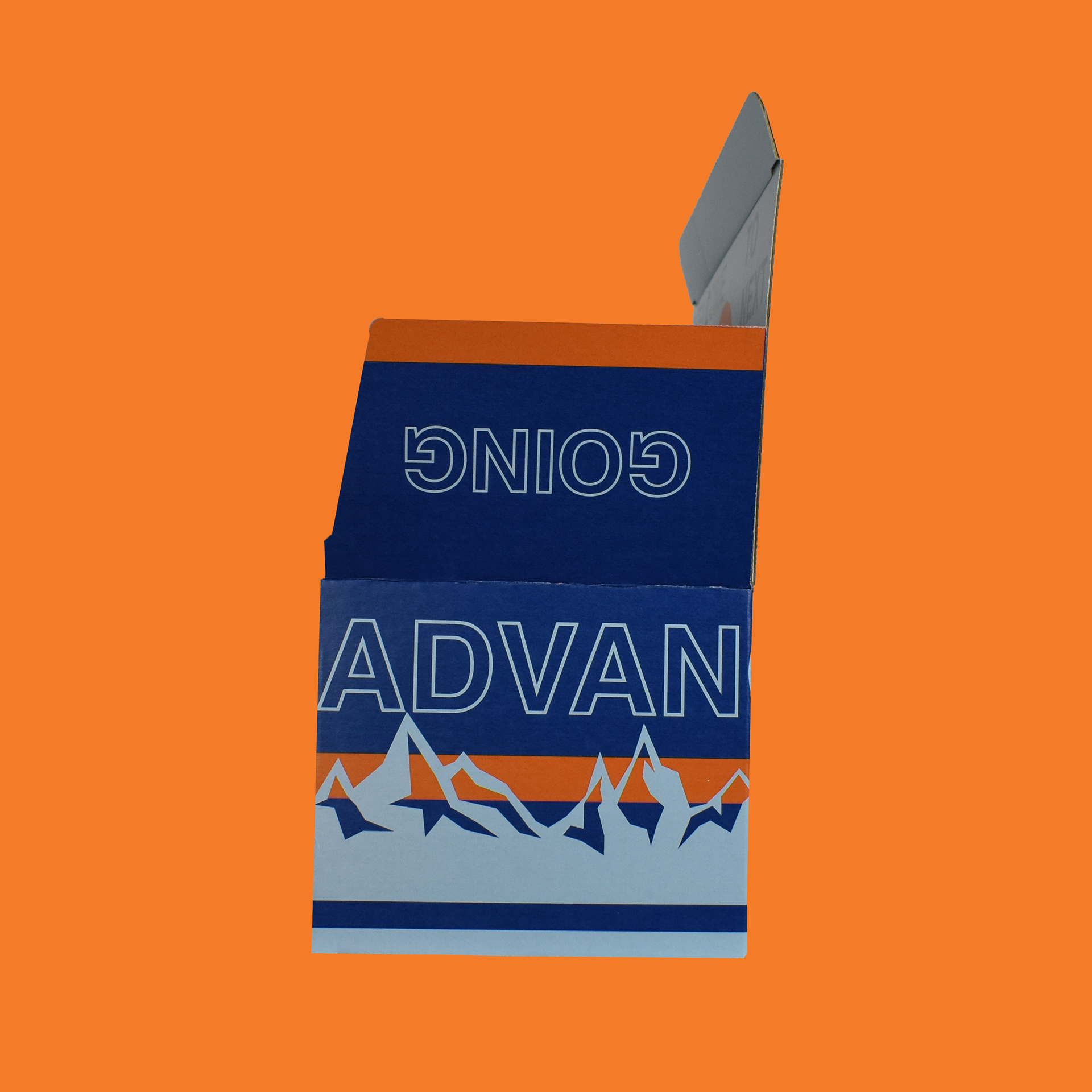 “ADVANCED EFFICIENCY TRAVEL GEAR” wraps around the outside of the box along with a mountain rang and orange stripe. Taking the viewer on their fist trip by inviting them to rotate the box a full 360 before opening up for the content inside of the box.